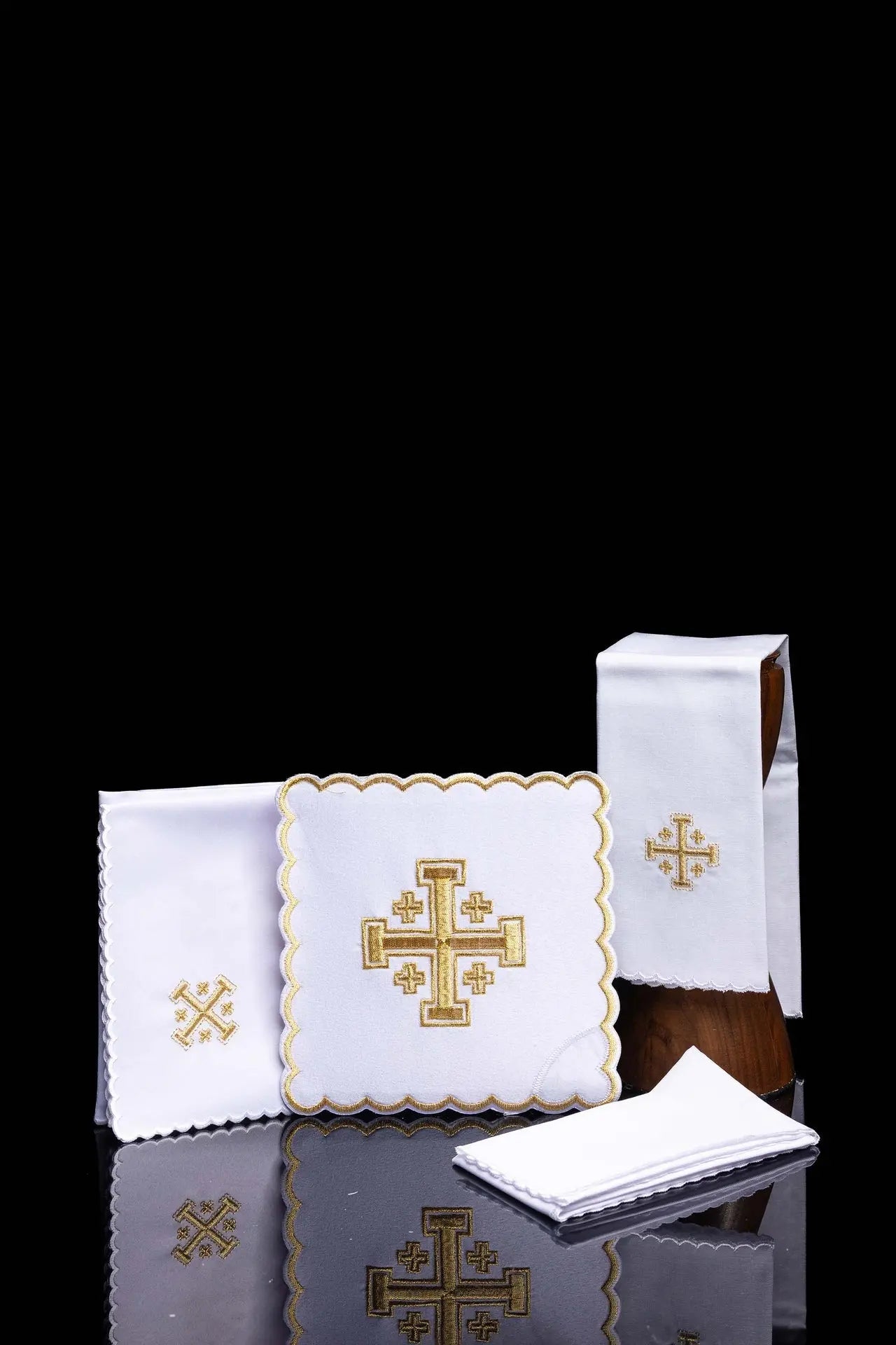 cup set with cross embroidery white