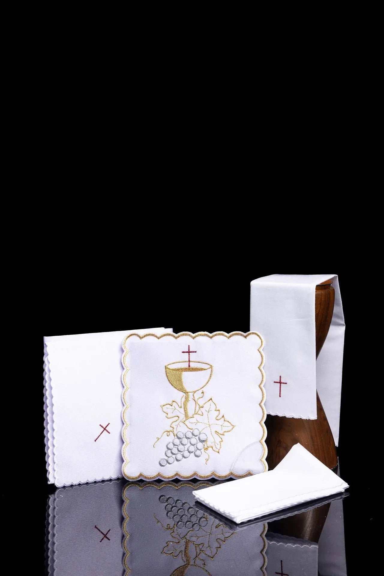 Chalice Linen Set with Chalice and Grapes Embroidery