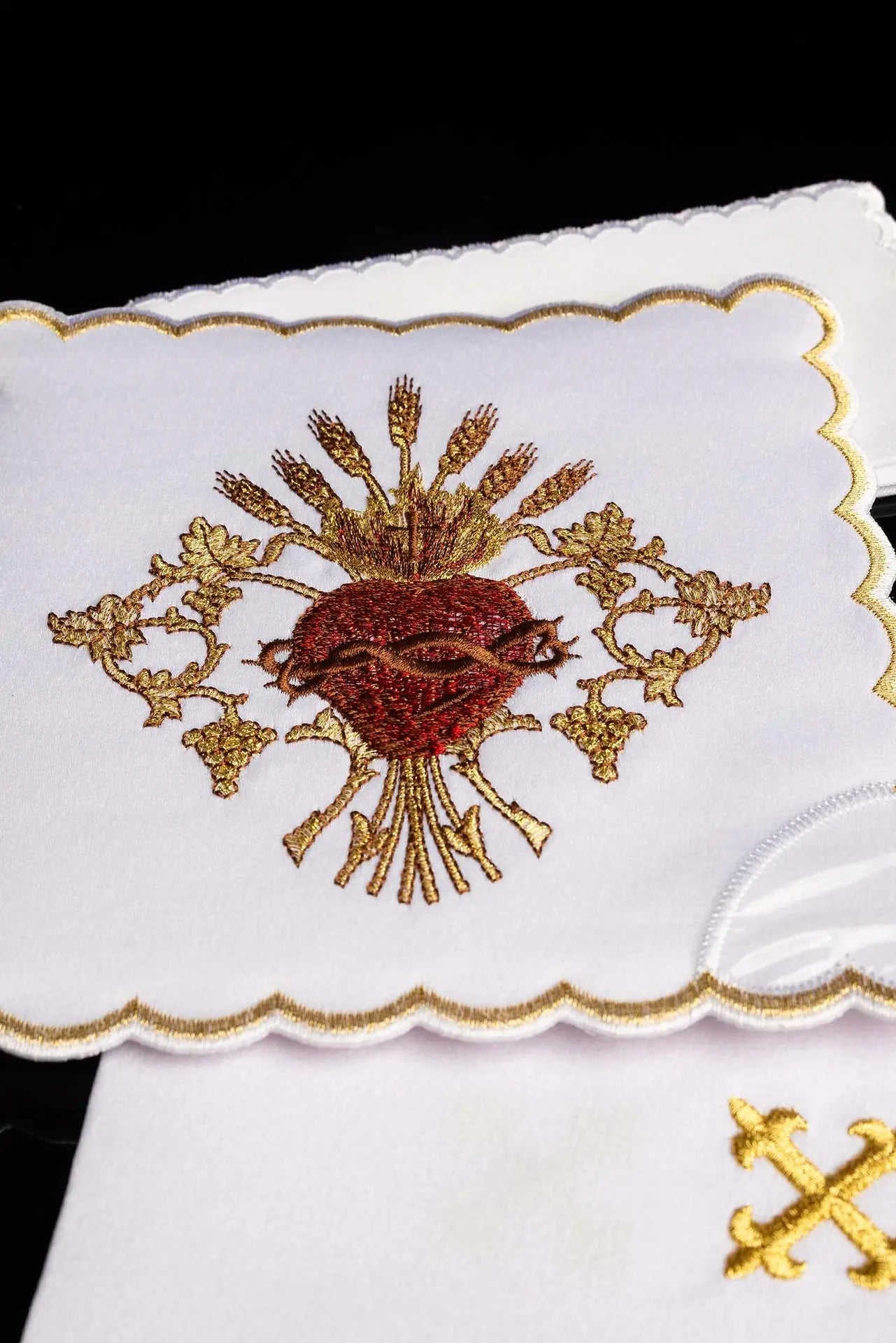 Chalice linen embroidered with the Heart of Jesus