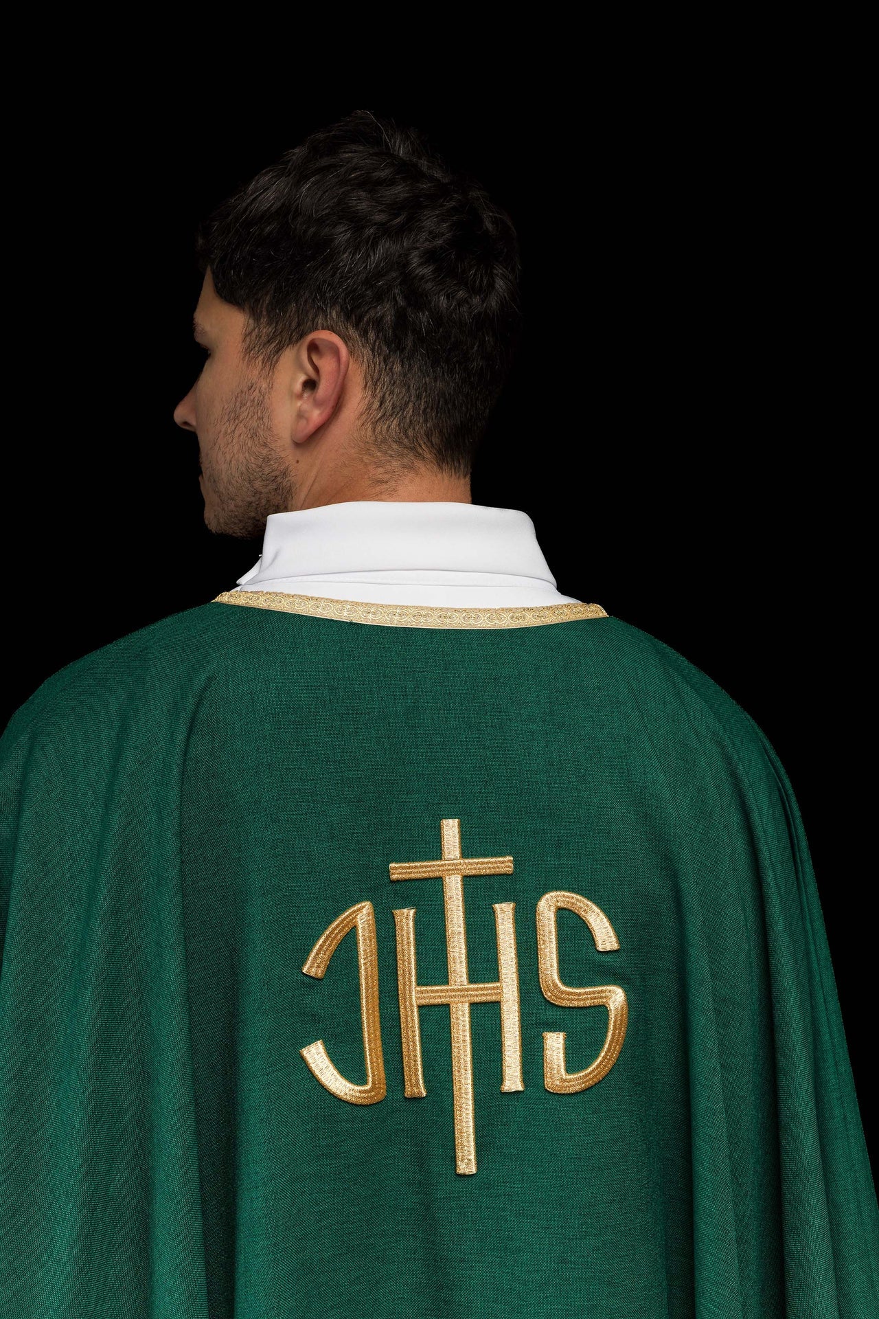 Zielony ornat liturgiczny z złotym haftem IHS - ORNATY.PL