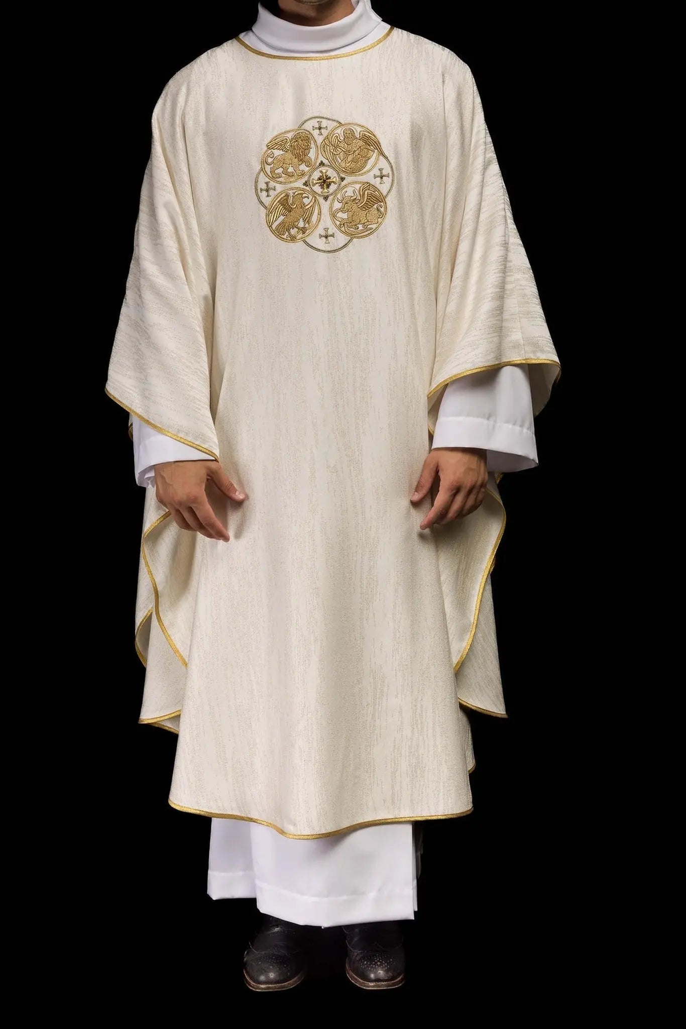 Ecru chasuble with embroidery of the Four Evangelists on decorative fabric