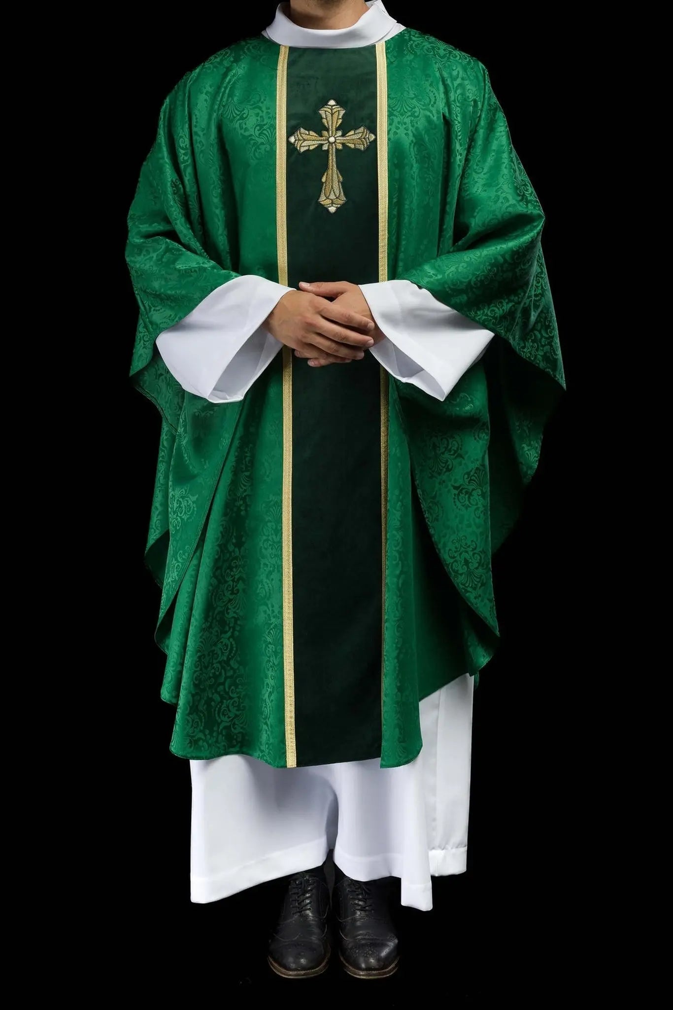 Liturgical green chasuble with band and embroidered cross on jacquard fabric