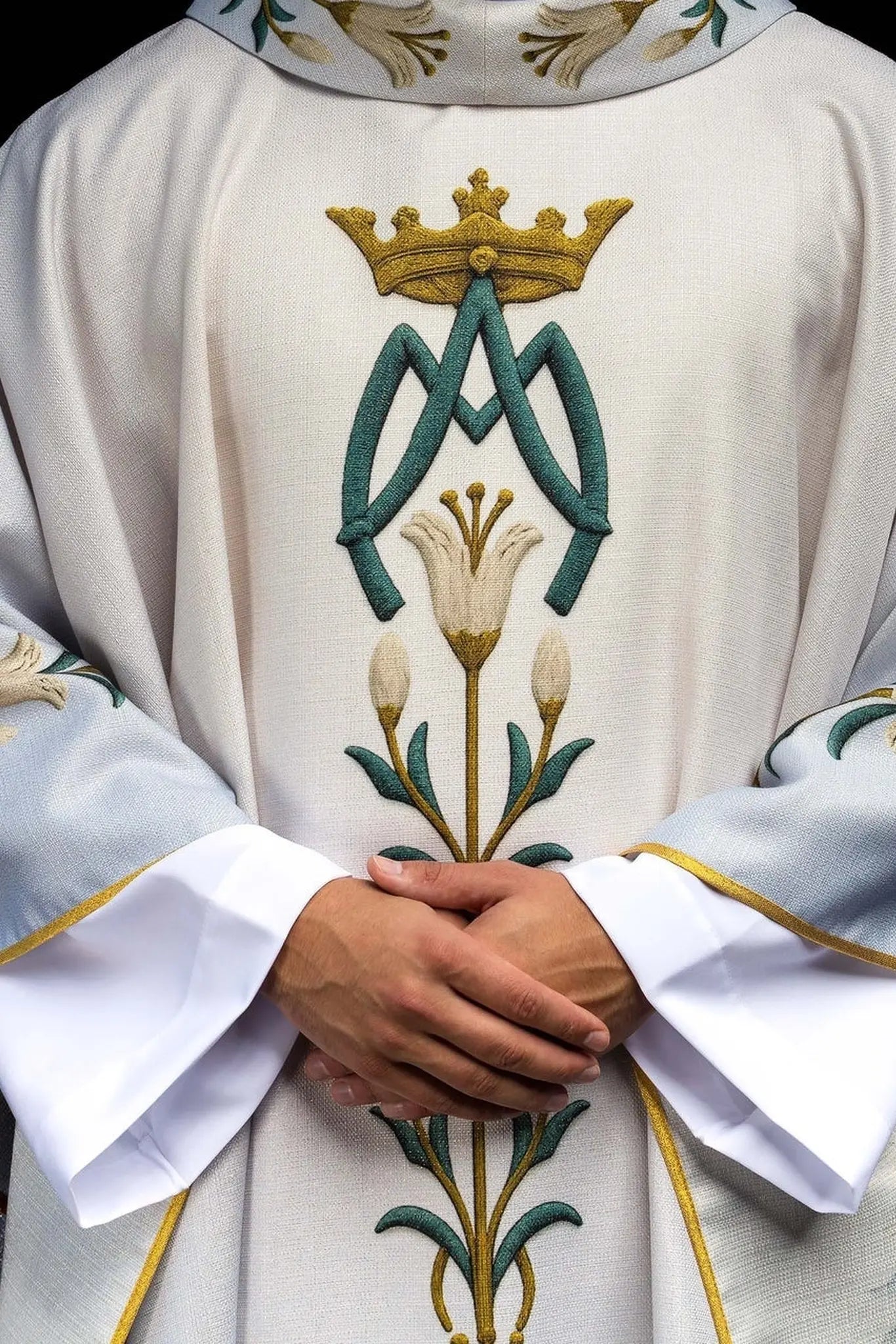 Marian printed chasuble with lily pattern and monogram blue–ecru