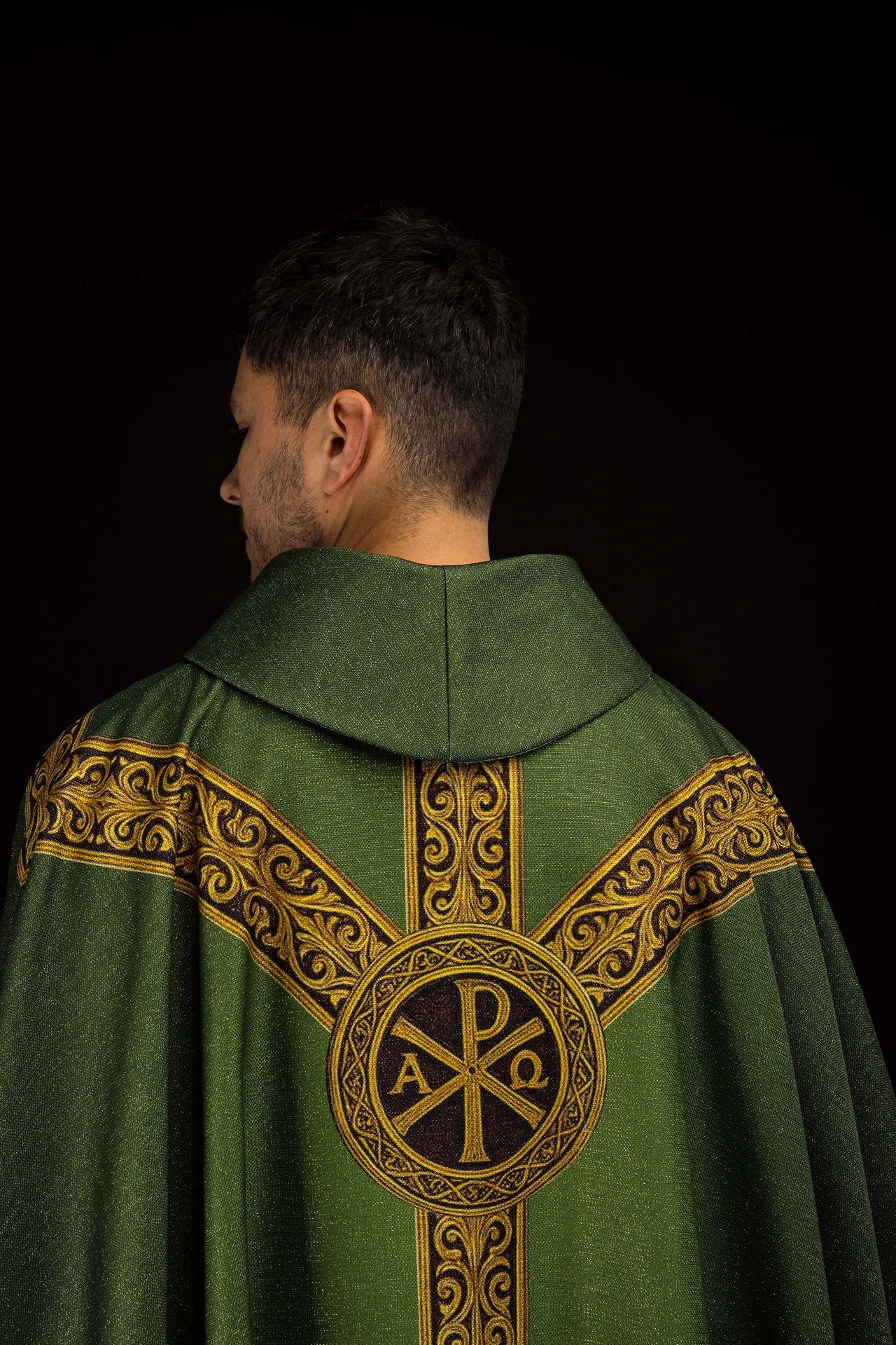 Ornat drukowany Pax zielony z bogatym złotym zdobieniem - ORNATY.PL