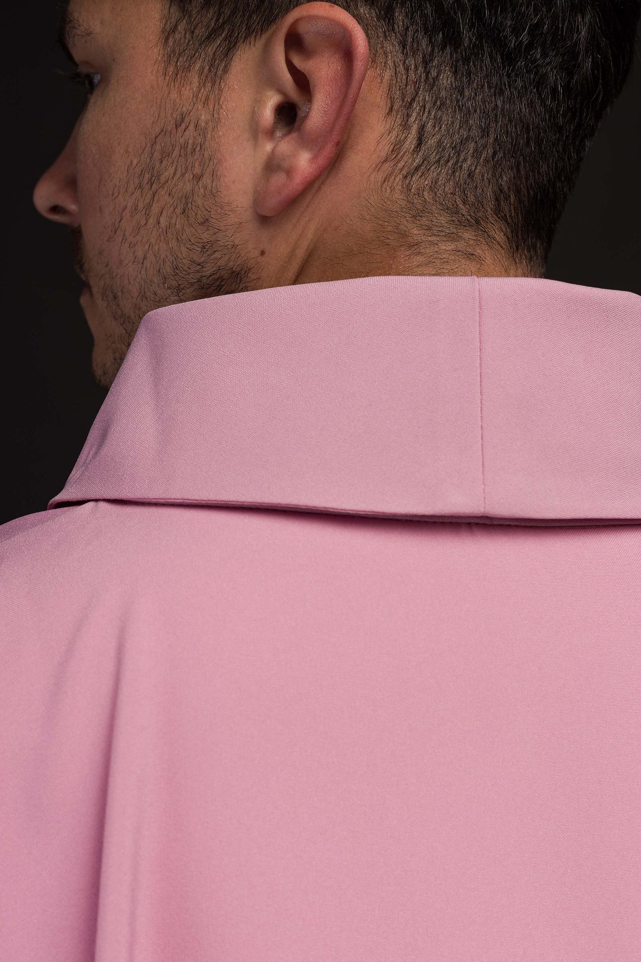 Różowy ornat z złotym haftem IHS - ORNATY.PL