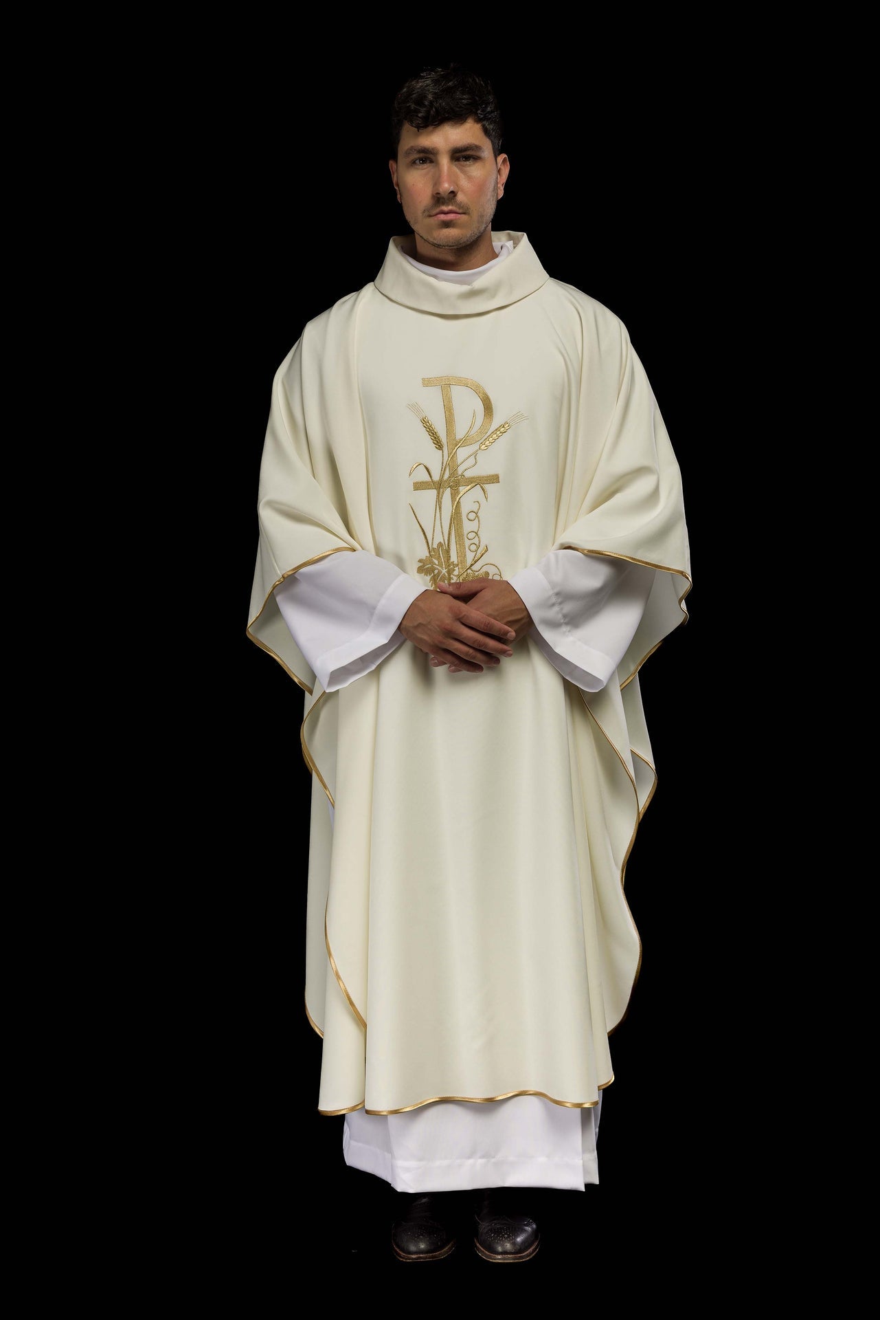 Ornat haftowany w kolorze ecru - ORNATY.PL