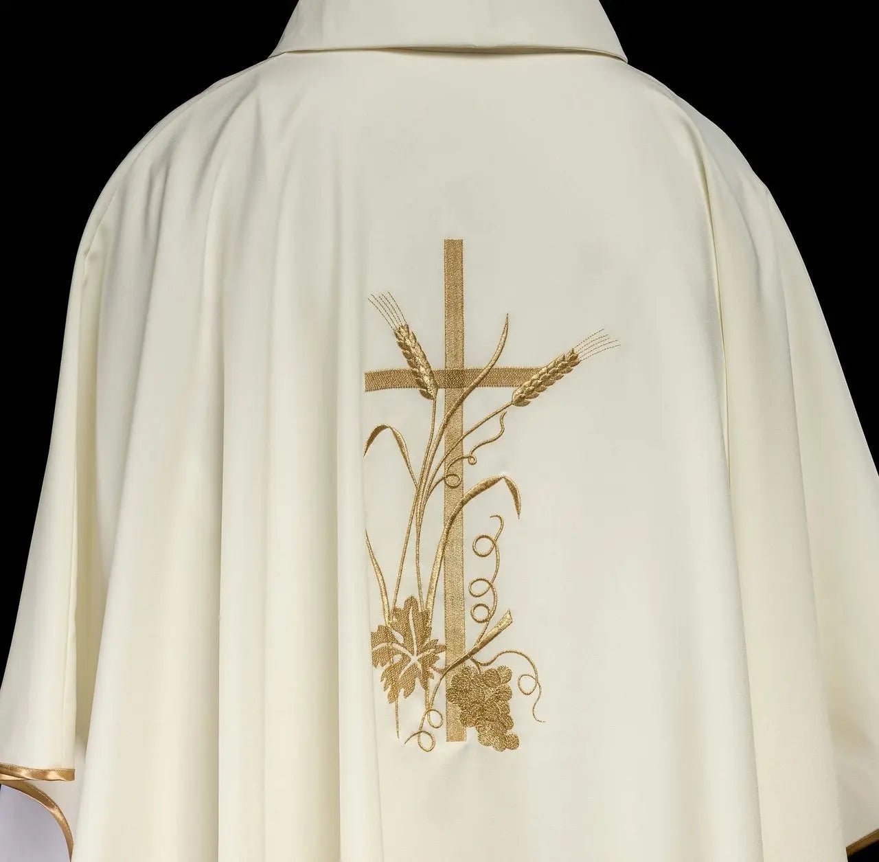 Embroidered chasuble in ecru