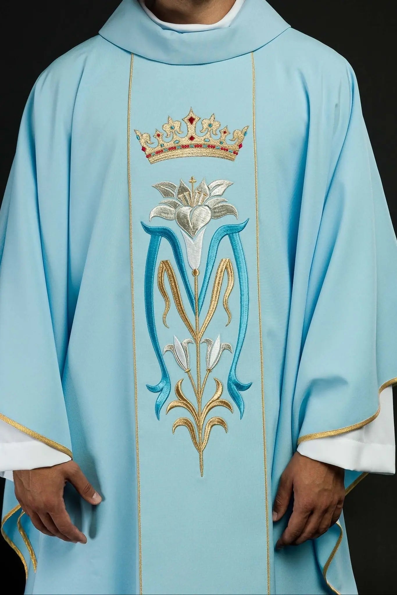 Marian liturgical chasuble embroidered with crown Blue
