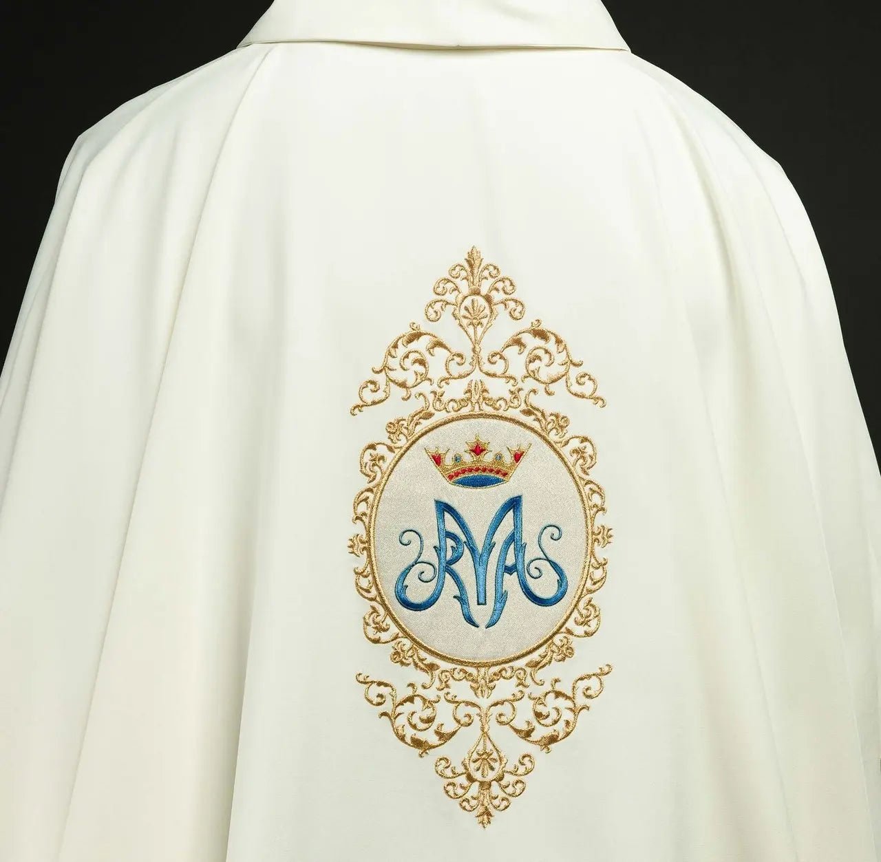Chasuble with Marian motif surrounded by gold embroidery