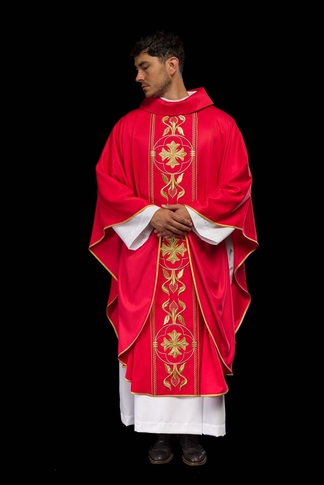 Ornat haftowany czerwony z Ozdobnym Pasem - ORNATY.PL