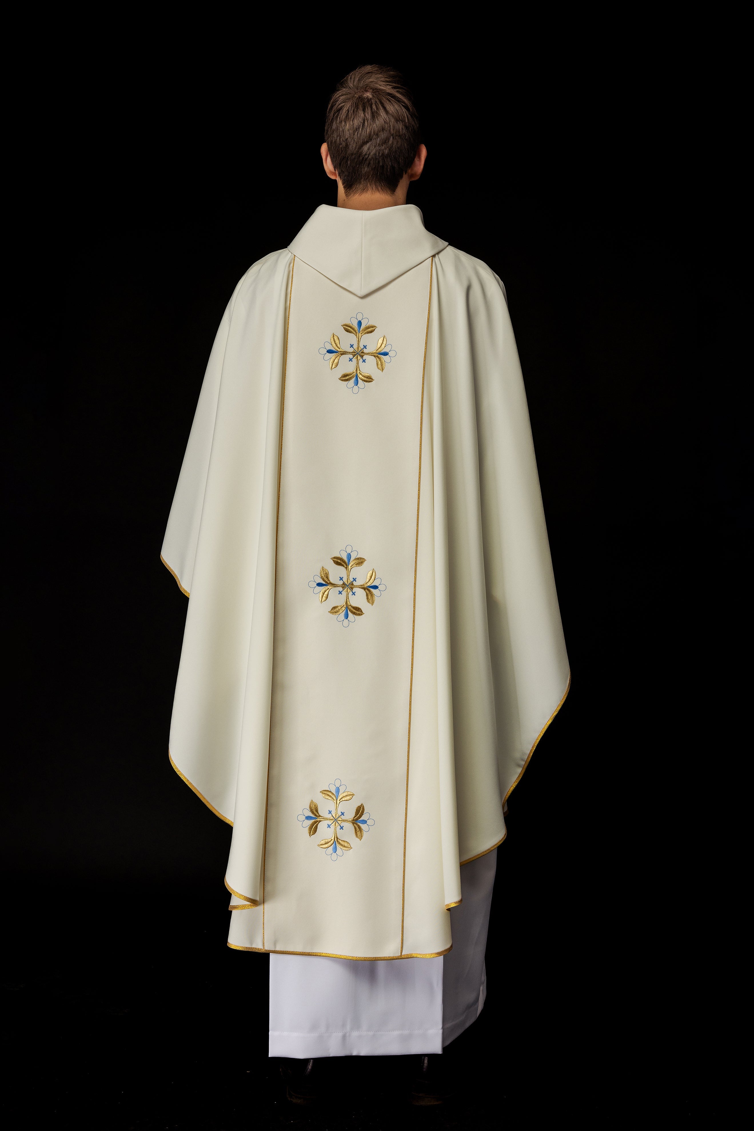 Embroidered chasuble with the image of Our Lady Immaculate
