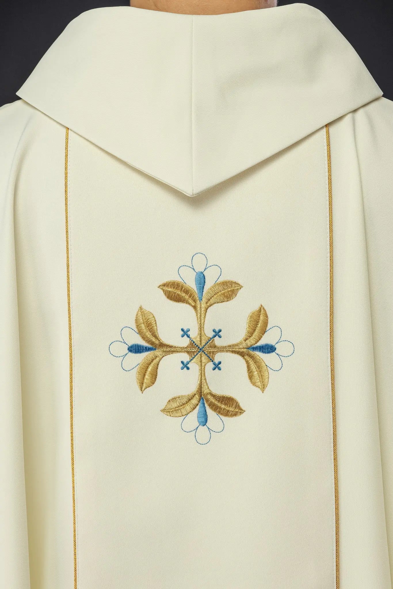Embroidered chasuble with an image of the Heart of Mary