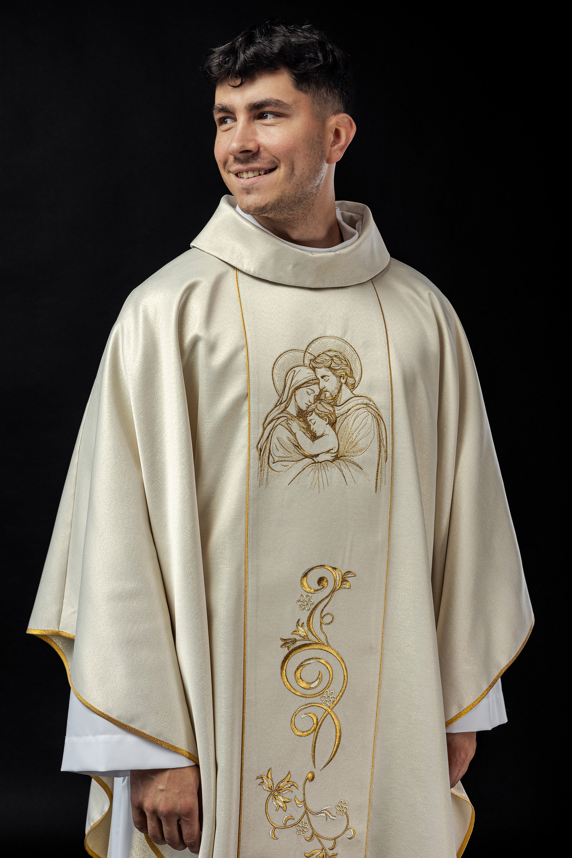 Embroidered chasuble for Christmas with the image of the Holy Family