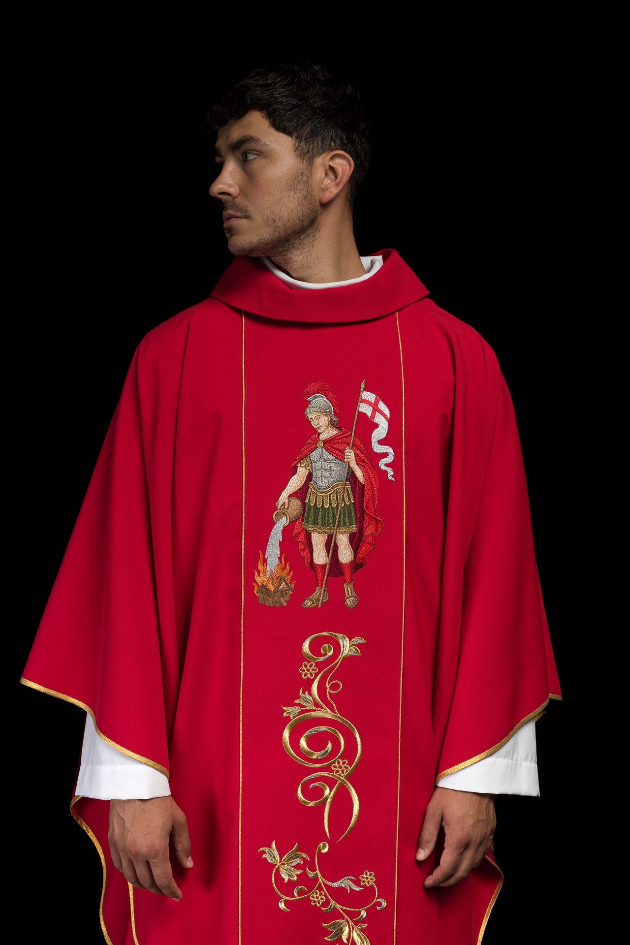 Ornat bogato haftowany z wizerunkiem Świętego Floriana - ORNATY.PL