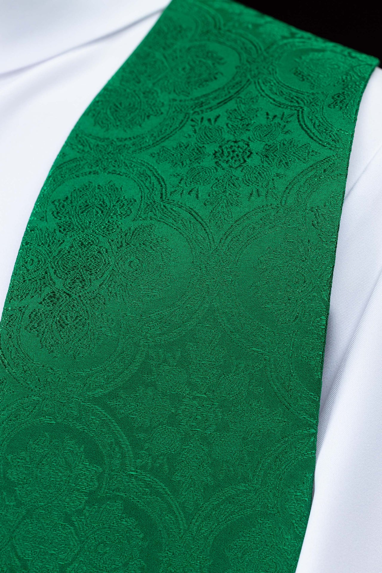 Stuła haftowana z motywem Krzyża zielona tkanina żakardowa - ORNATY.PL