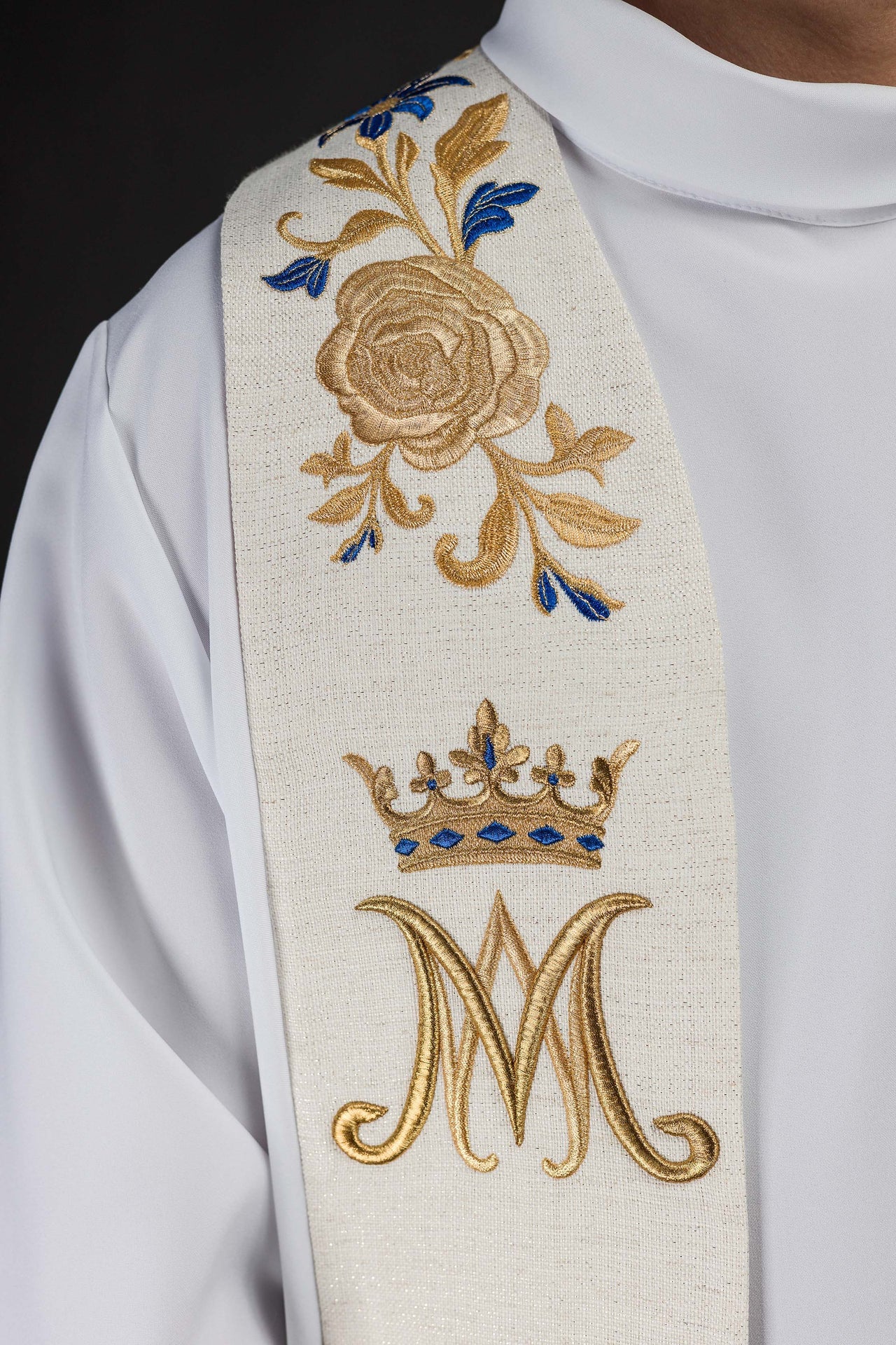 Stuła haftowana z symbolem Maryjnym - ORNATY.PL