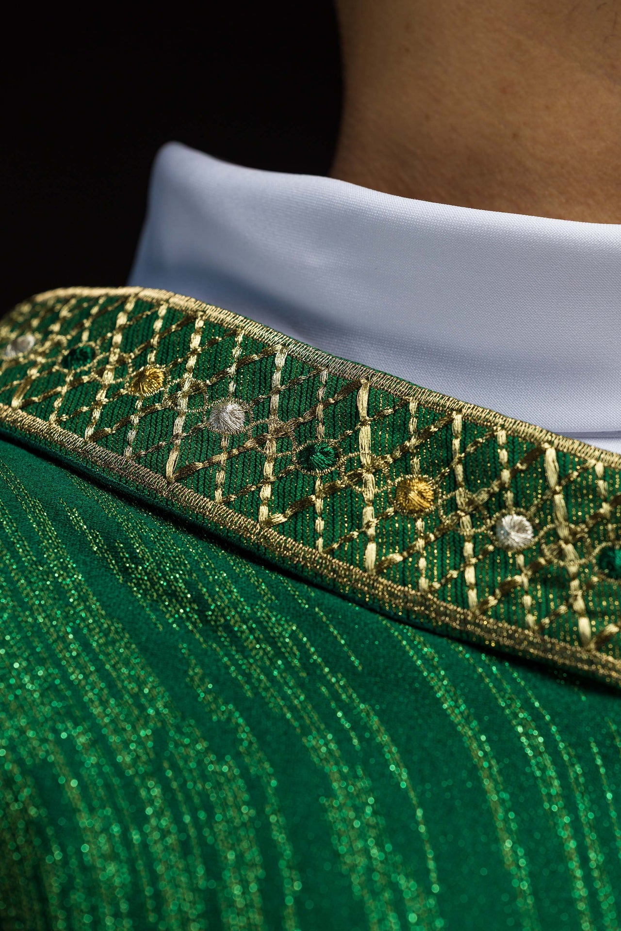 Zielony Ornat z Haftowanym Pasem i Kołnierzem - ORNATY.PL