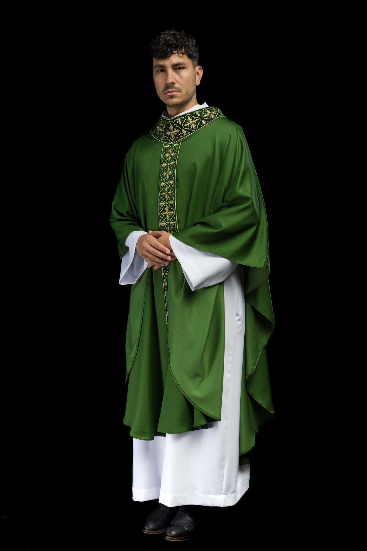 Zielony ornat zdobiony 500 kamieniami z wąskim pasem - ORNATY.PL