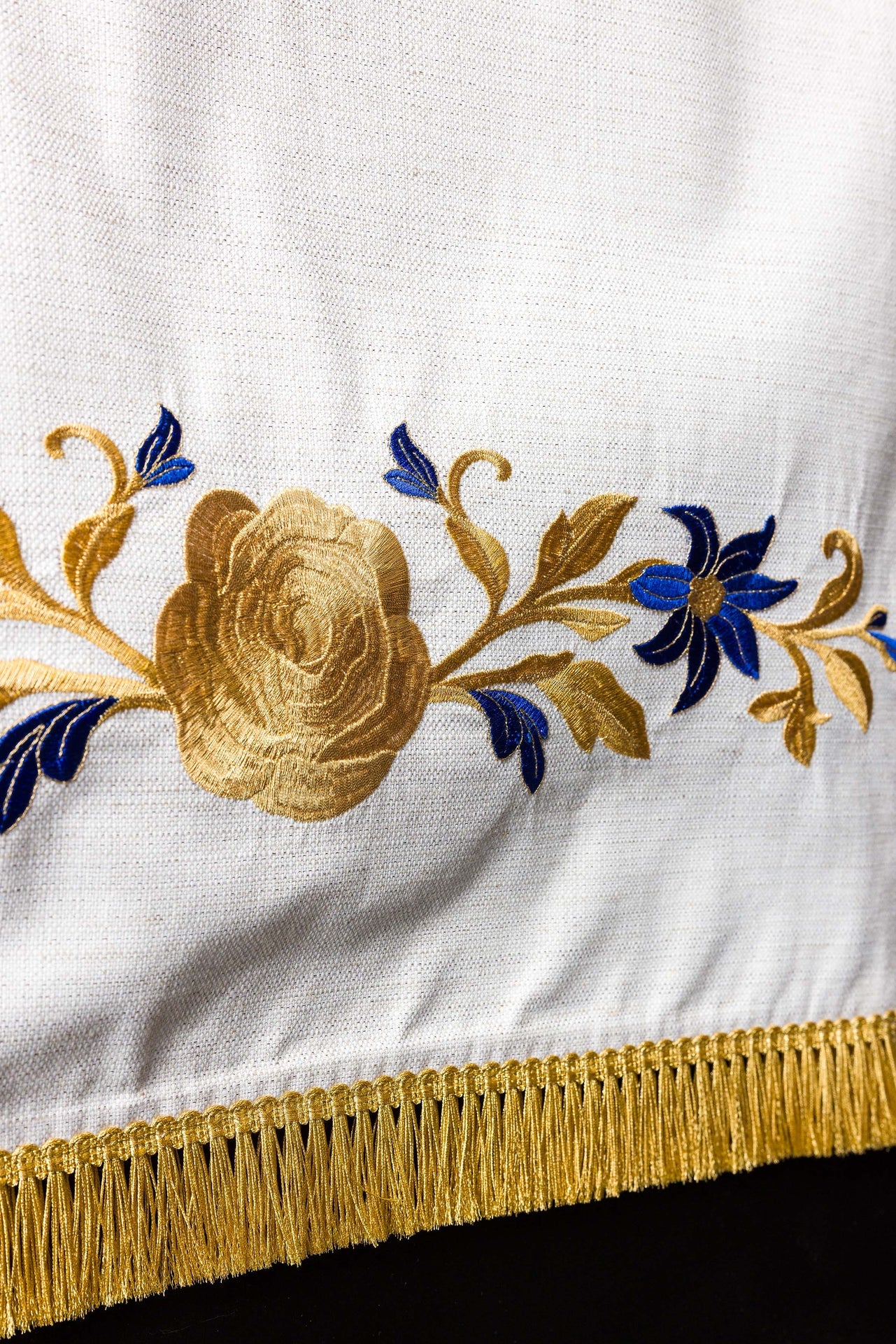 Serweta na lektorium z haftem maryjnym ecru - ORNATY.PL