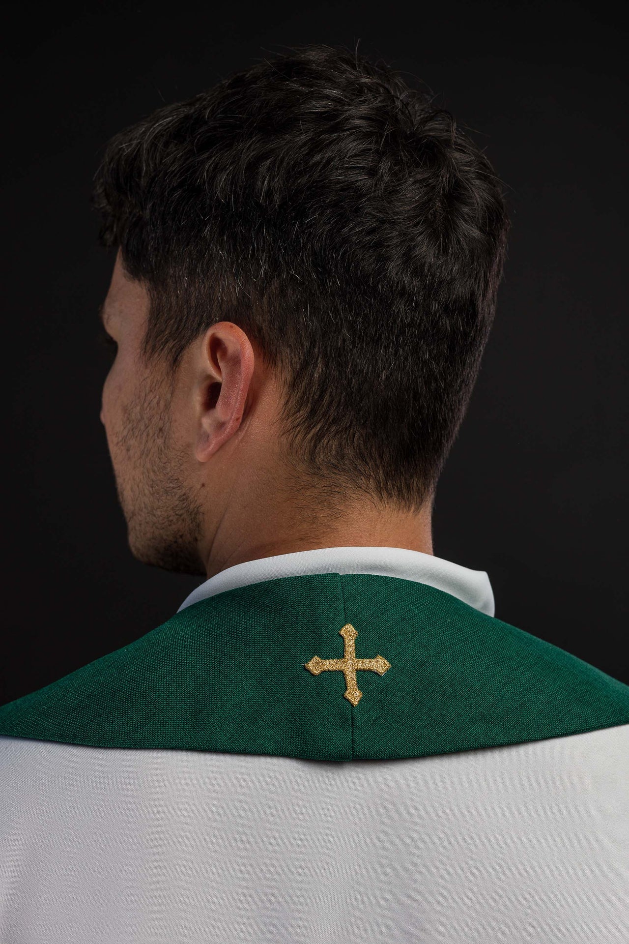 Stuła haftowana z motywem IHS zielona - ORNATY.PL