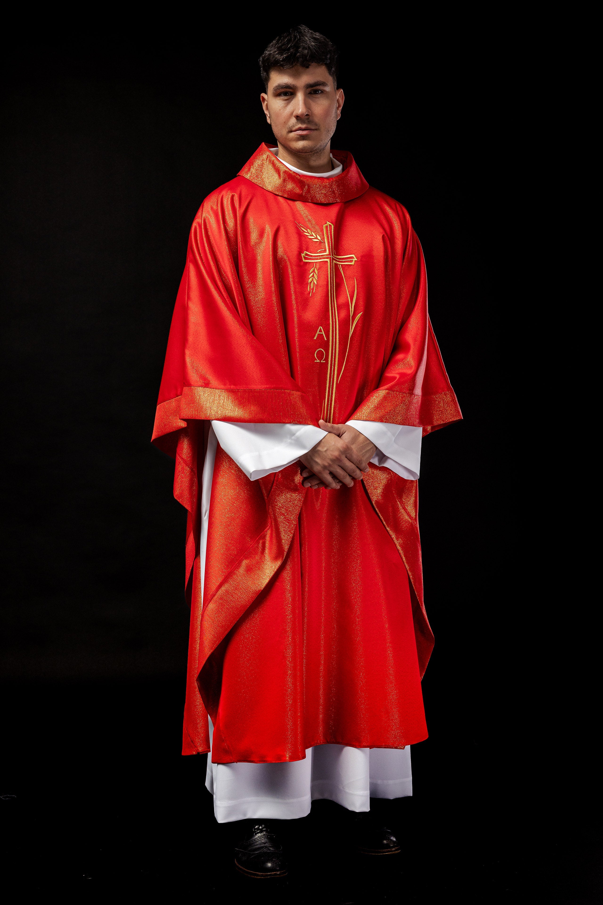 Chasuble with cross and ear motif in red
