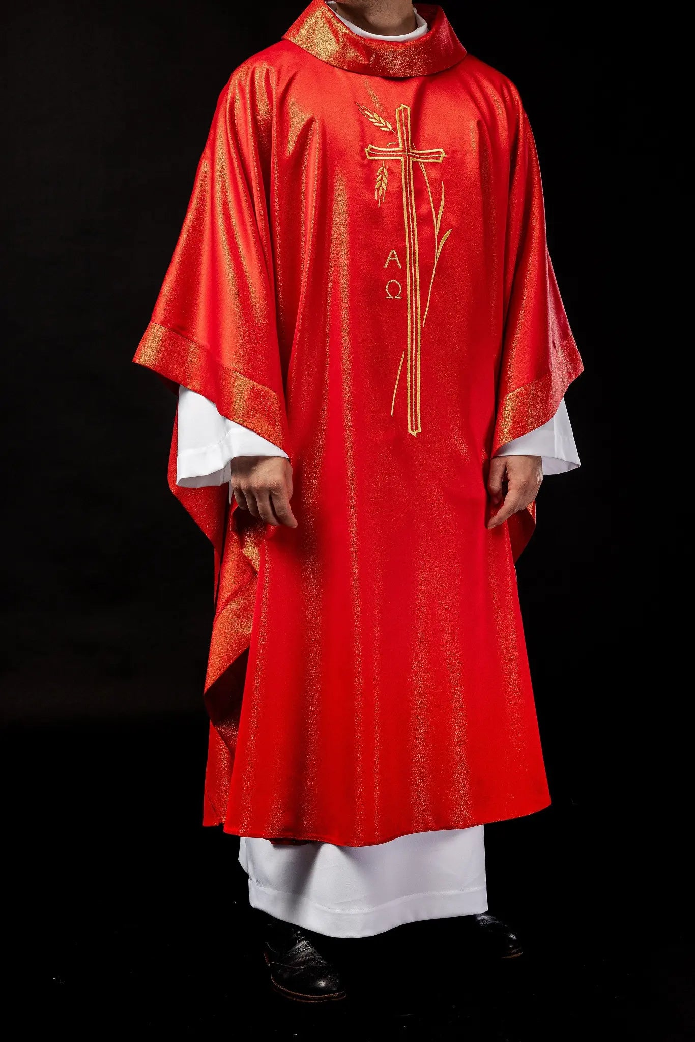 Chasuble with cross and ear motif in red