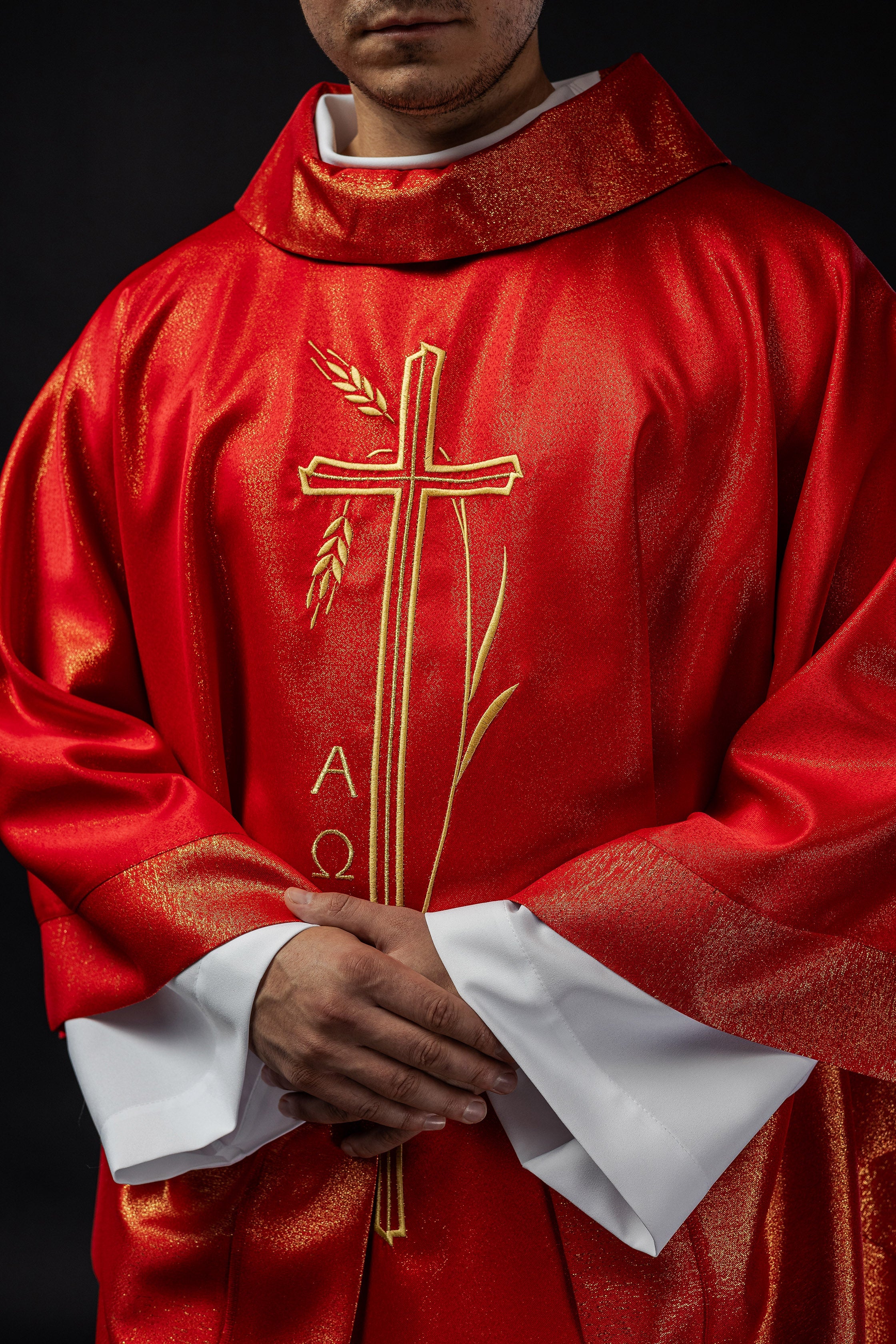 Chasuble with cross and ear motif in red