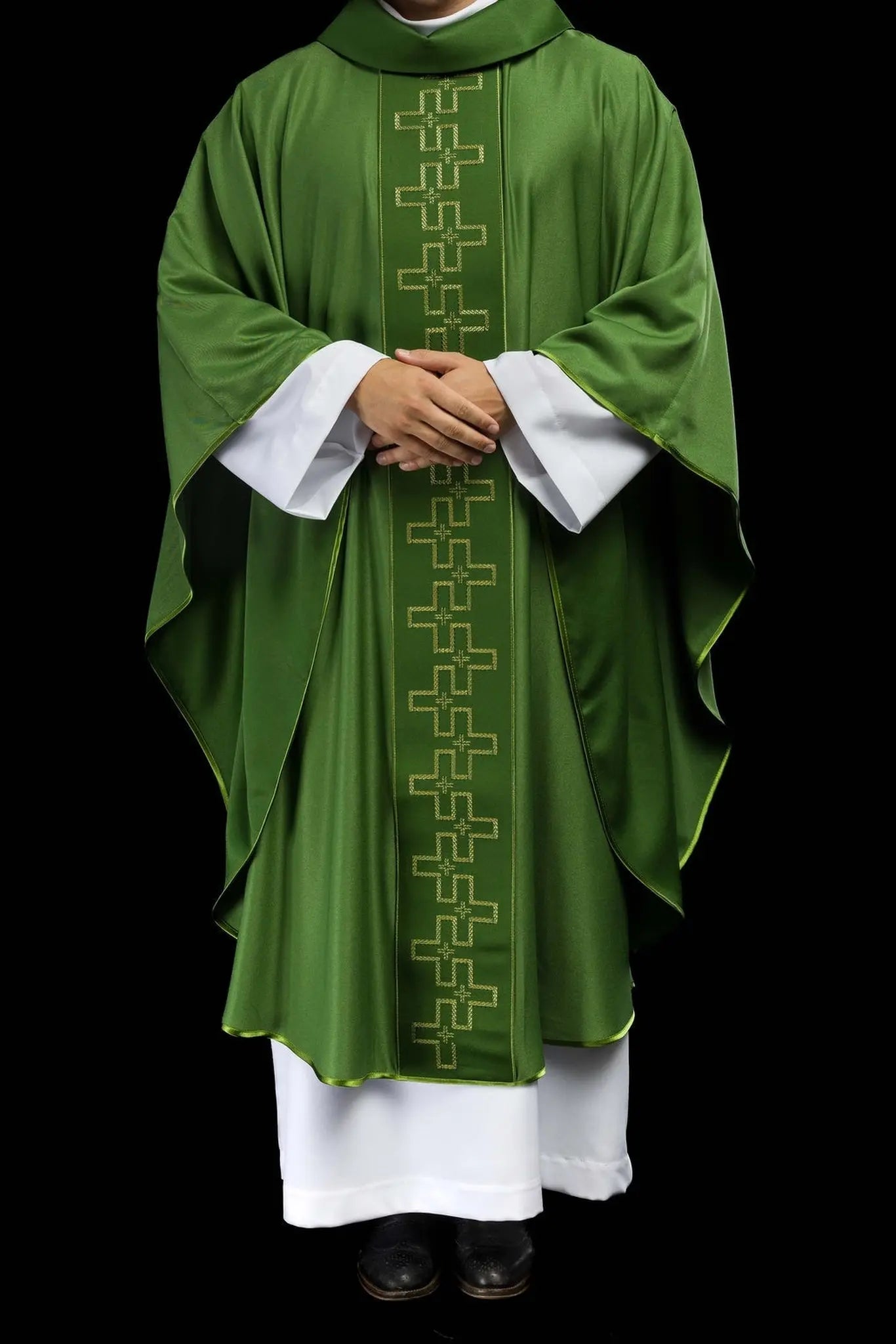 Chasuble with richly embroidered belt in cross embroidery in green