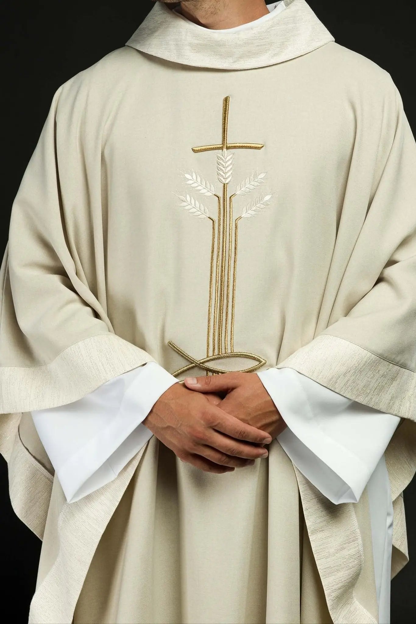 Chasuble with motif of cross, ears and fish