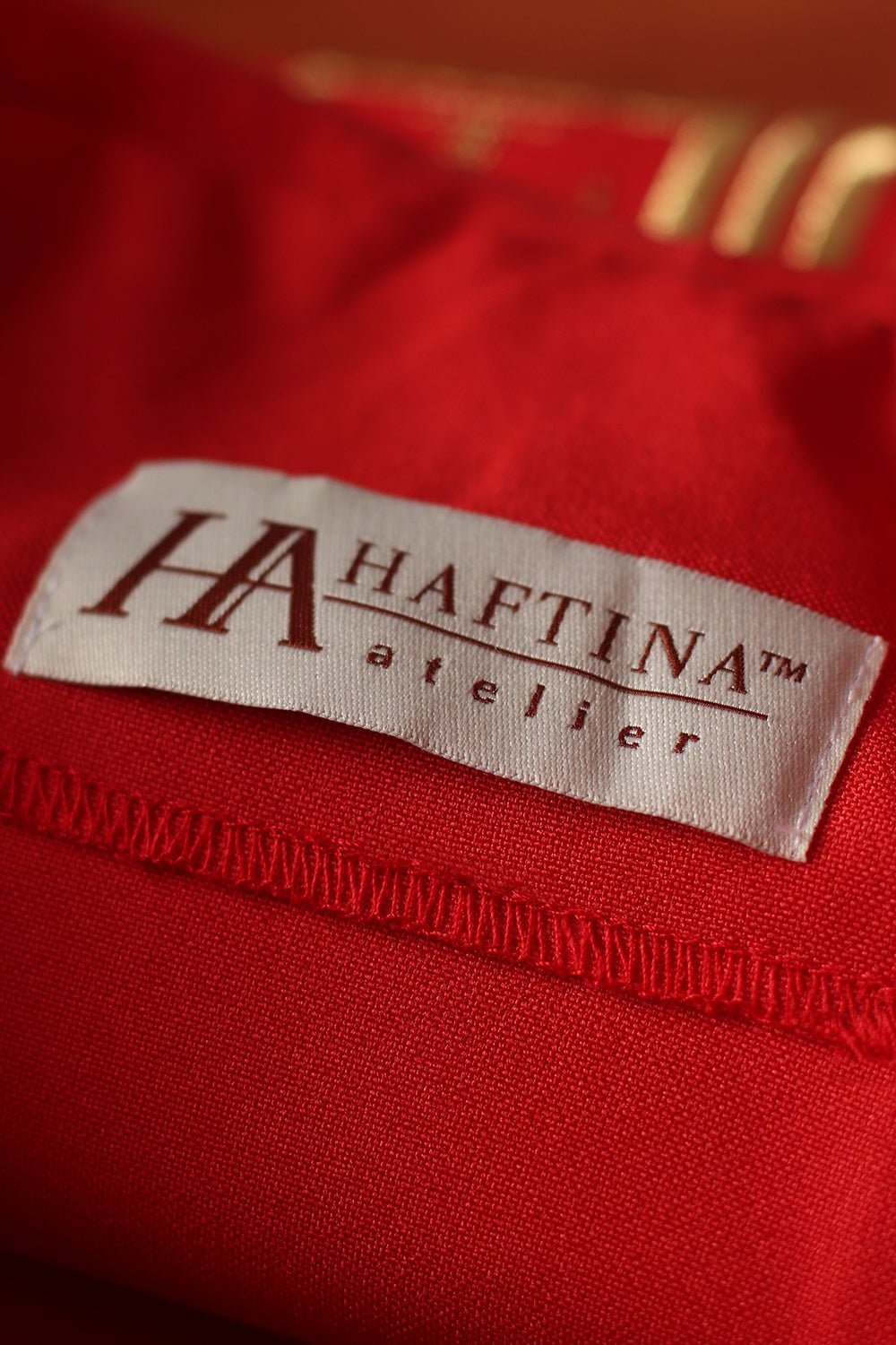 Czerwony ornat z haftem Krzyża i Kłosów