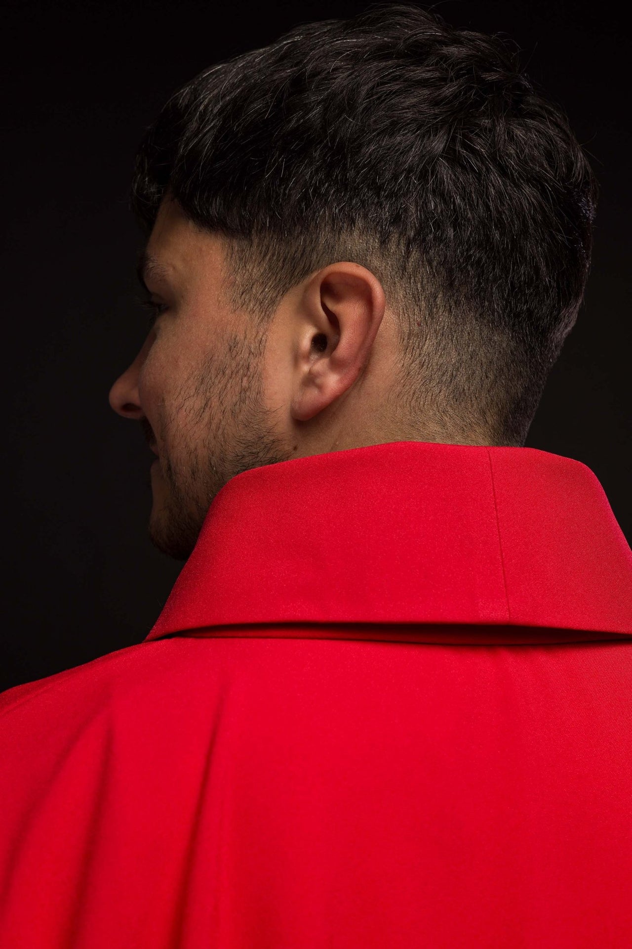 Czerwony ornat z haftem Krzyża i Kłosów