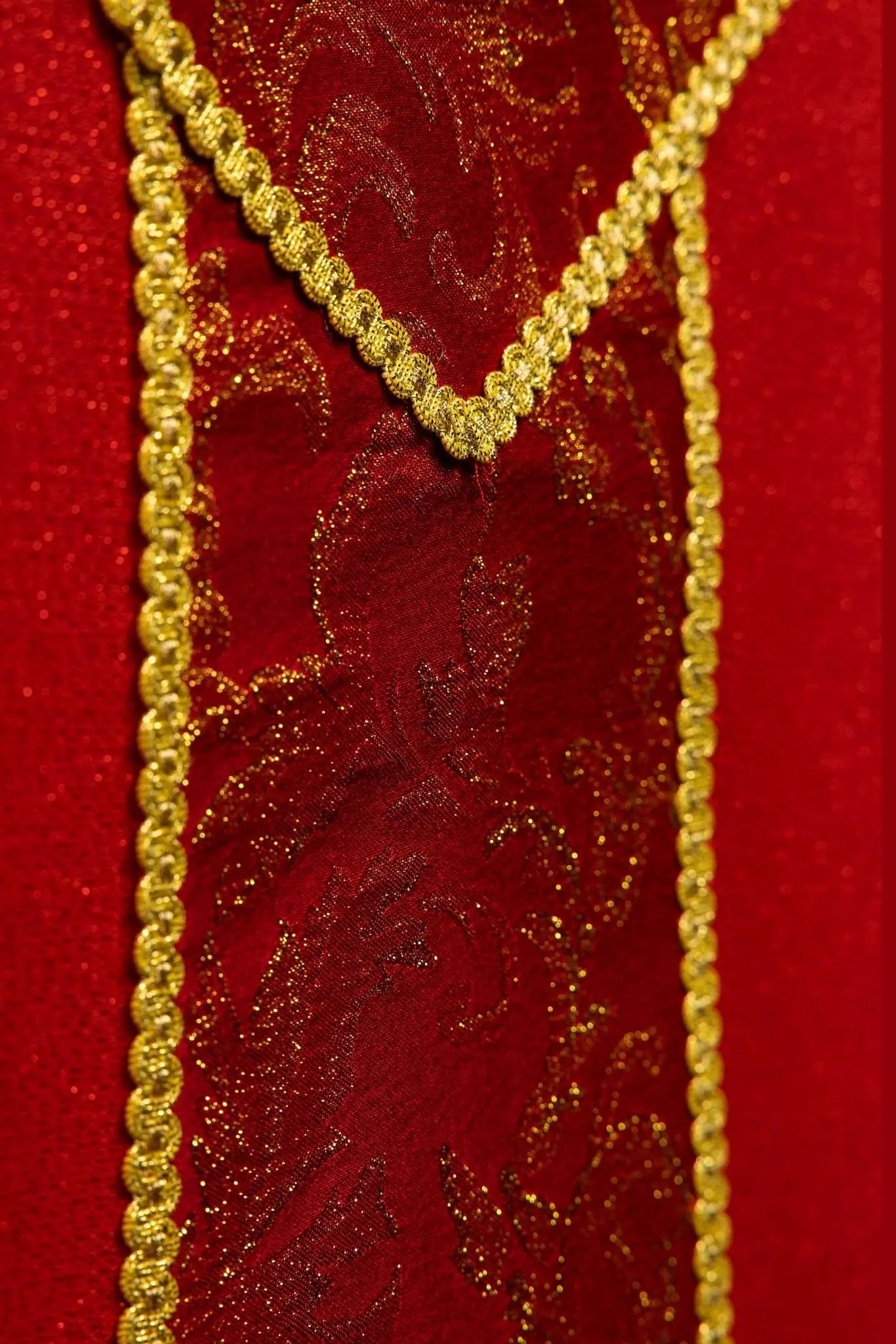 Red chasuble with cross and jacquard fabric