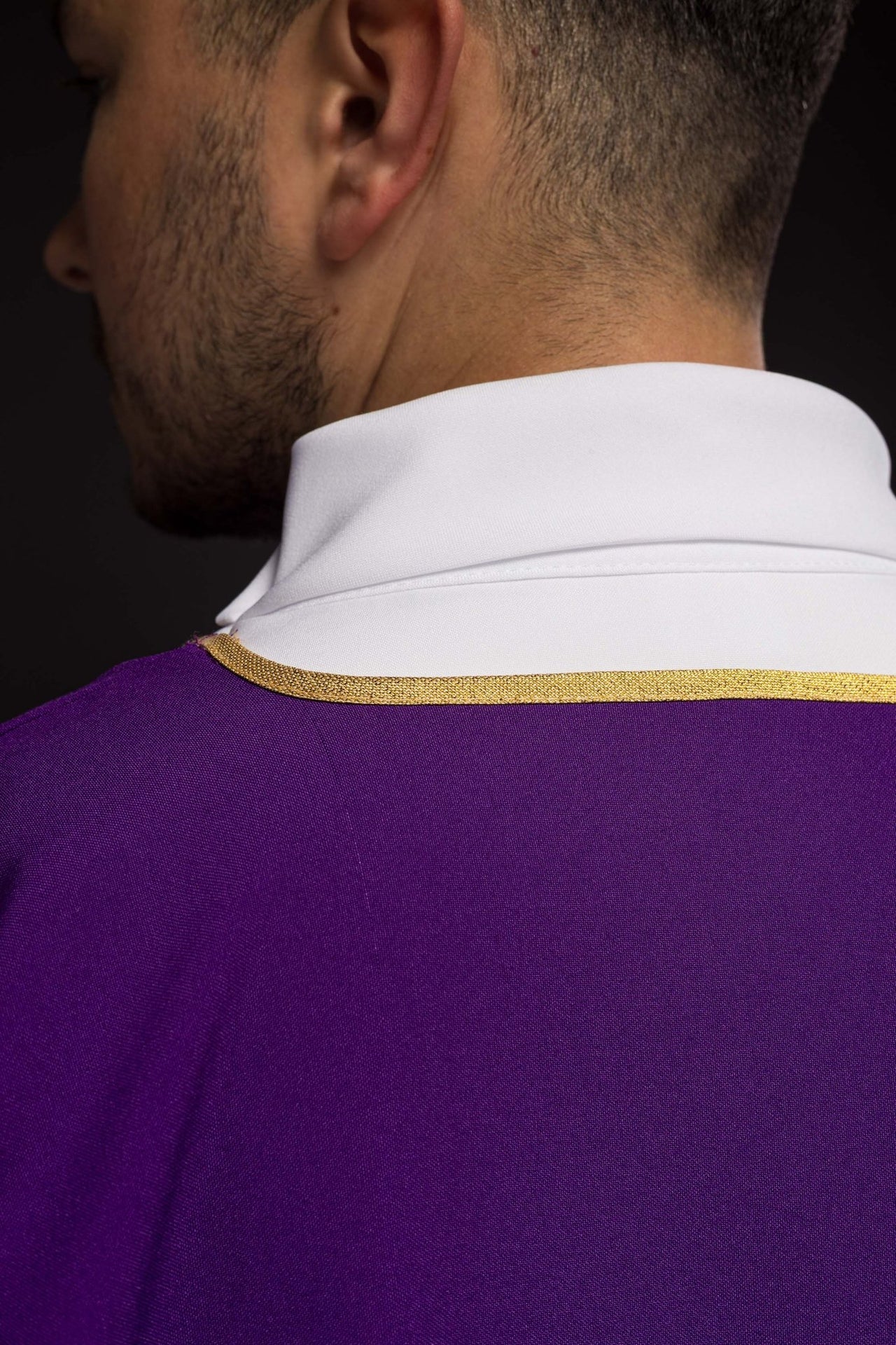 Dalmatyka gładka ze złotą lamówką fioletowa