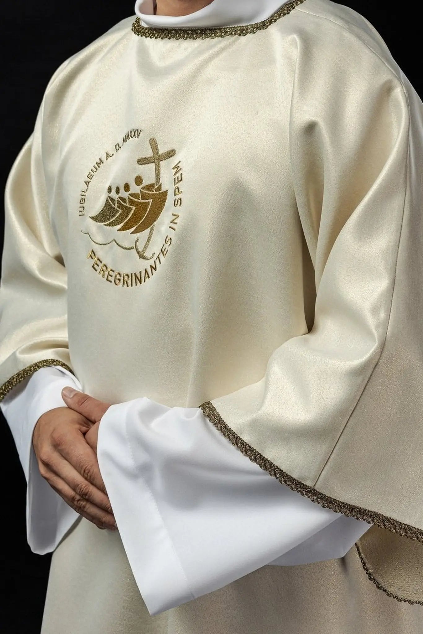 Deacon’s Dalmatic with “Jubilee Rome 2025” Embroidery on Shiny Ecru Fabric