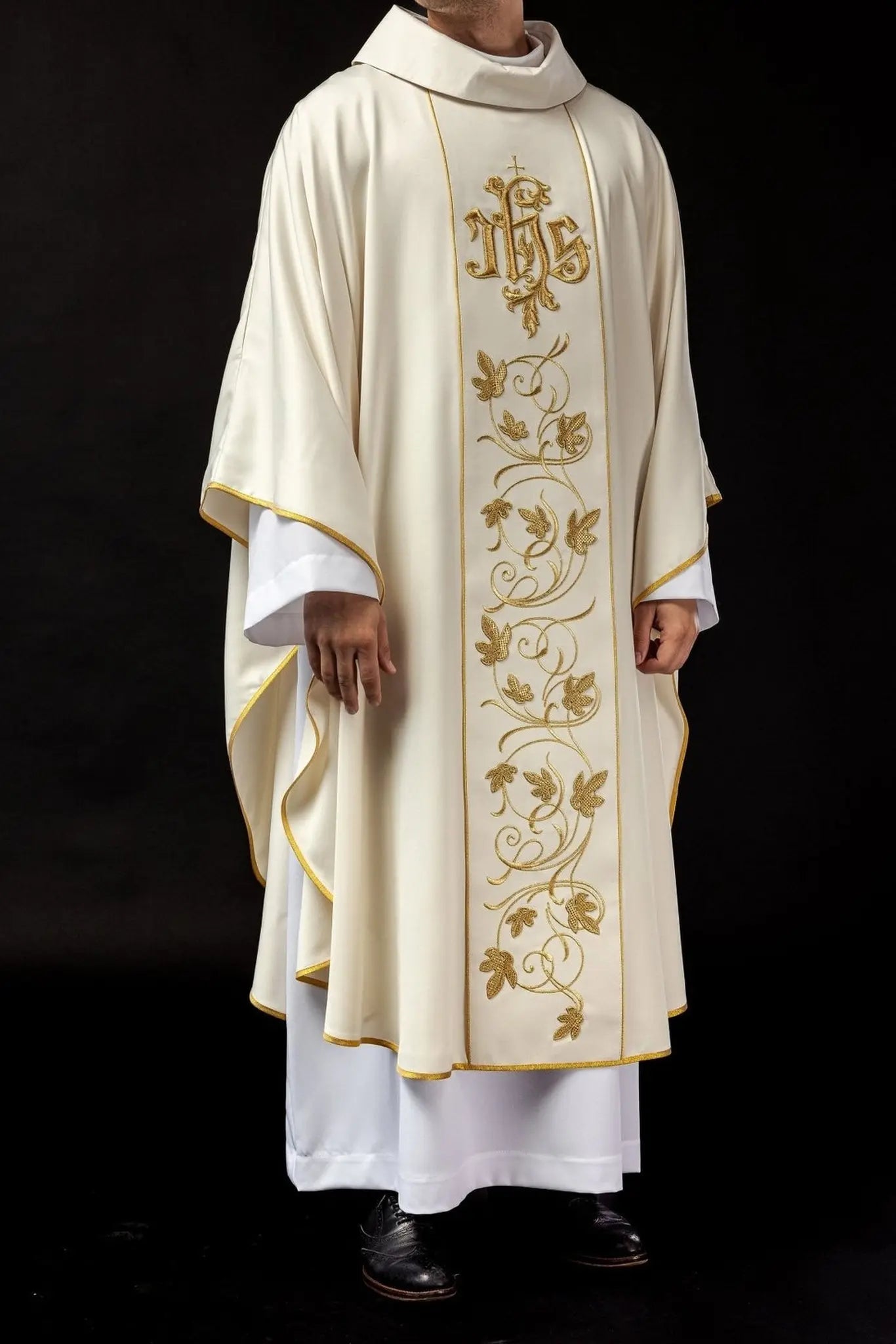 Ecru liturgical chasuble with richly decorated belt with floral motif and IHS