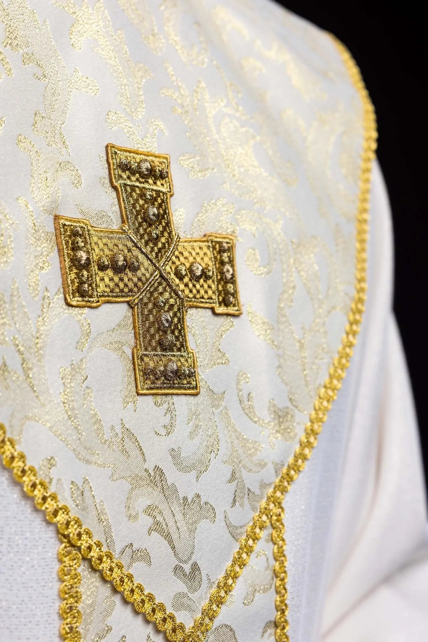 Ecru chasuble with gold cross and jacquard fabric decoration