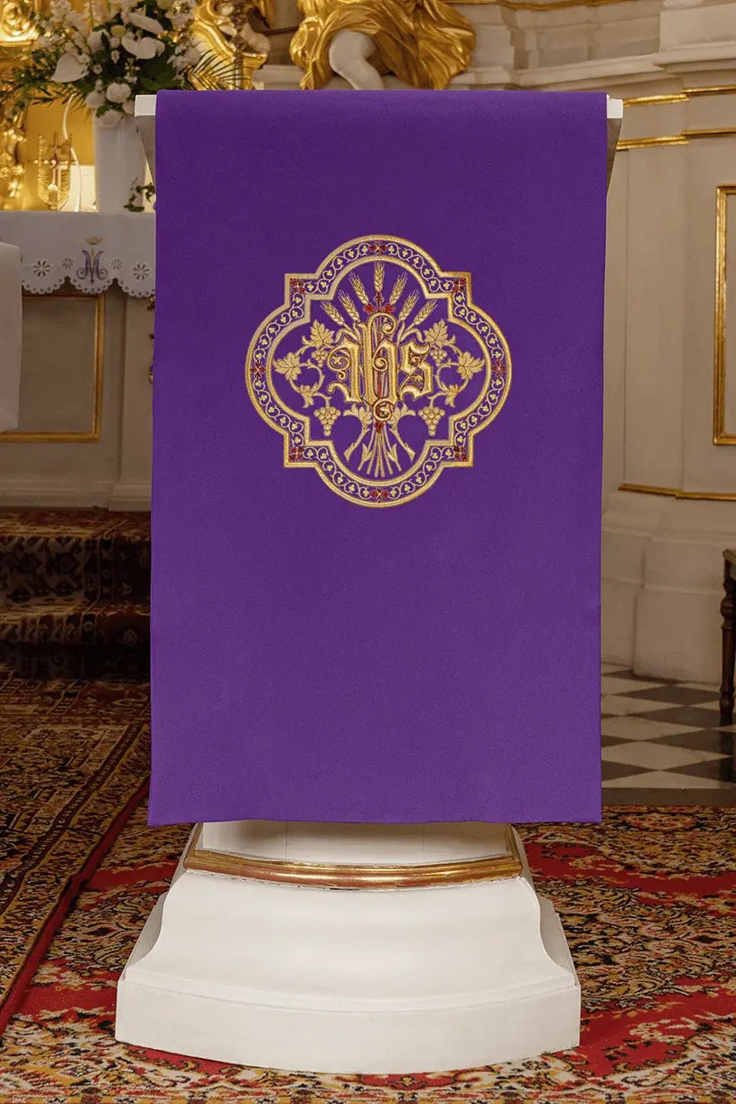 Gold embroidered lectionary napkin I JHS