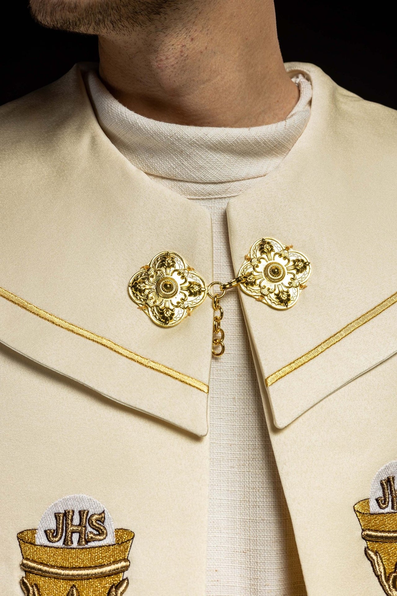 Kapa liturgiczna haftowany kielich i IHS ecru
