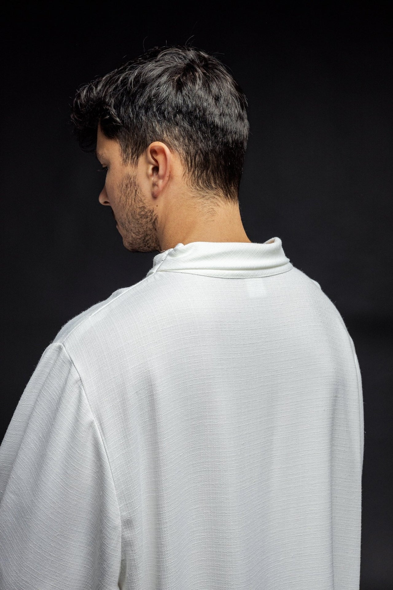 Lniana alba kapłańska z tkaniny o naturalnym splocie biała