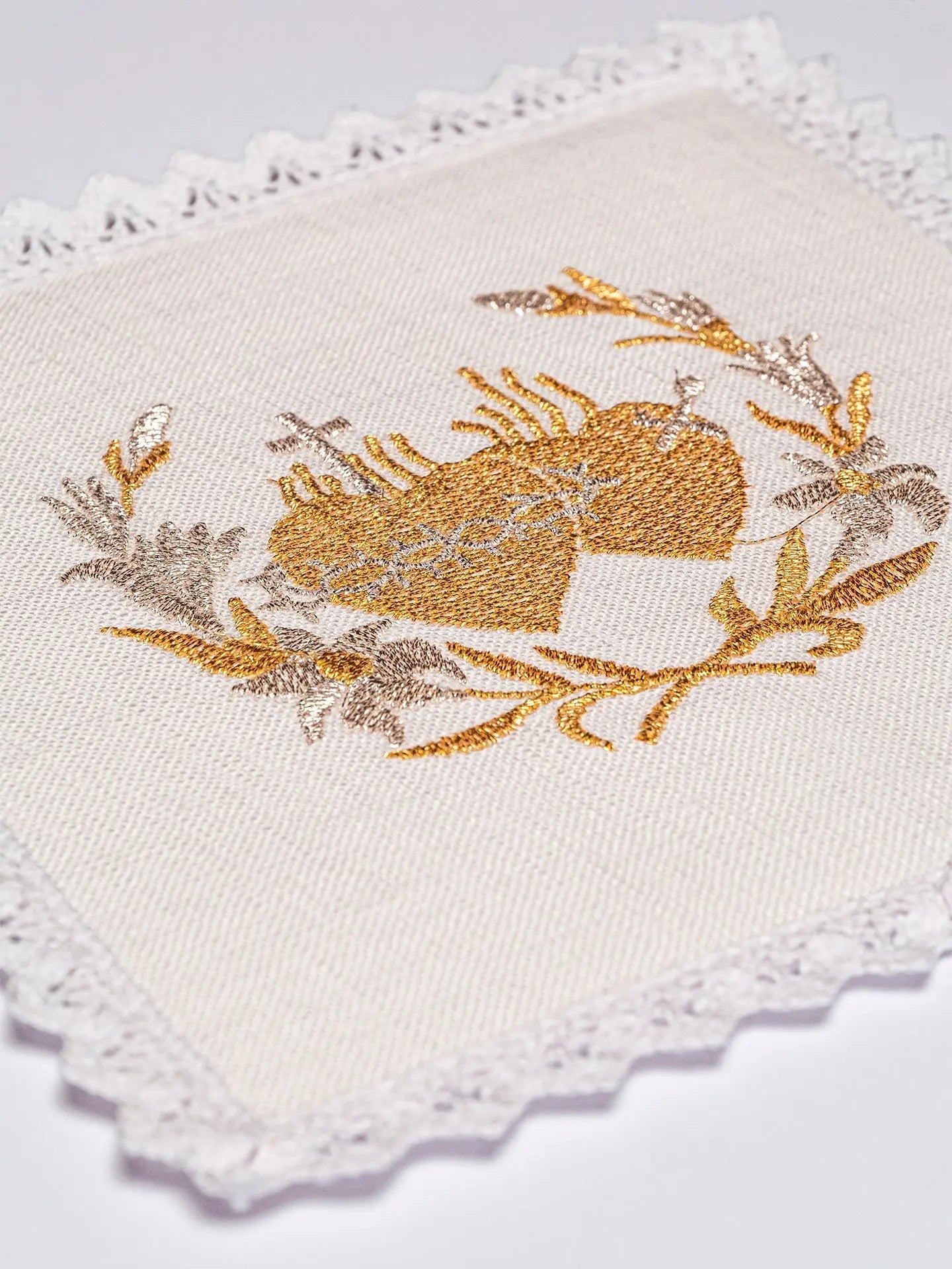 Linen chalice linen with gold embroidery