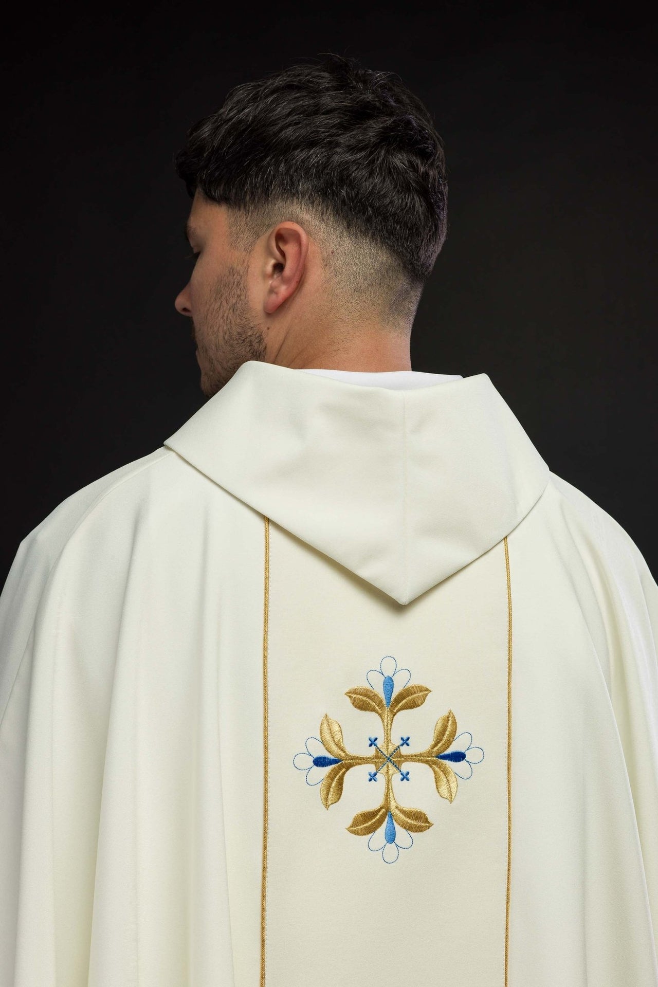 Maryjny ornat liturgiczny z pasem