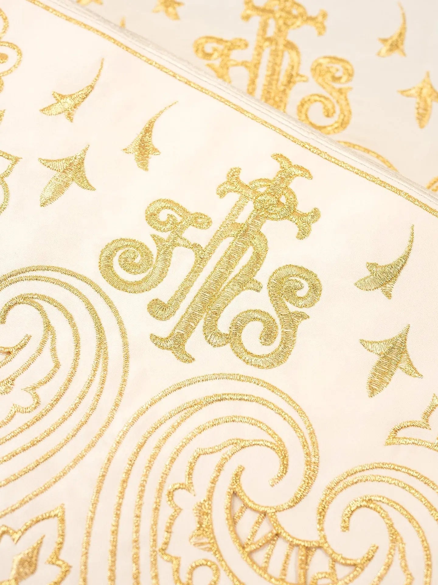 Metre with IHS front embroidery ecru