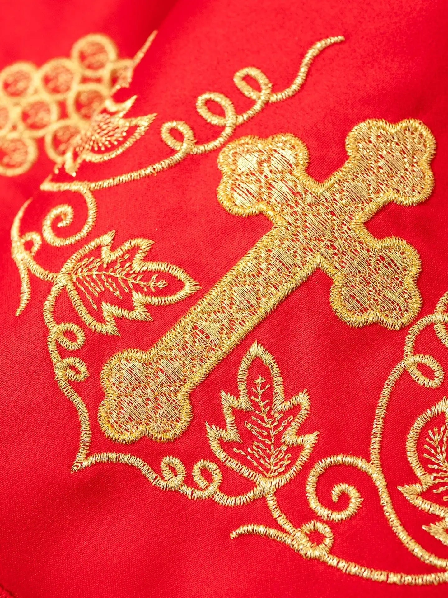 Metre with embroidery front Cross and Grapes Red