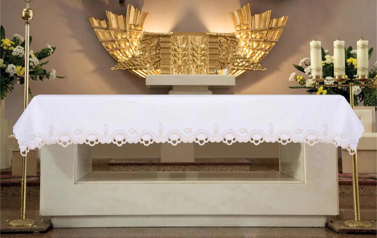 Altar cloth with frontal embroidery with eucharistic motif