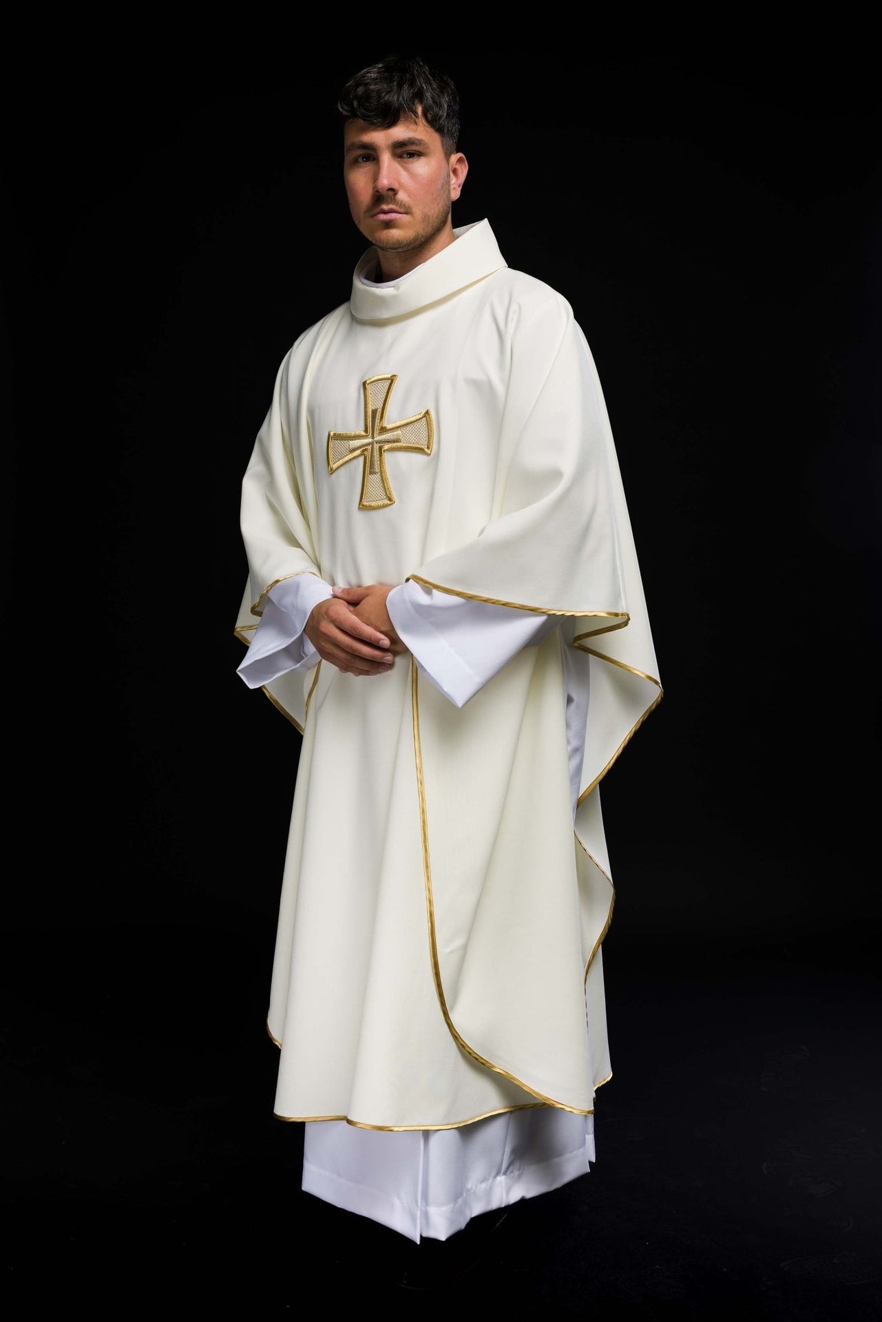 Ornat haftowany IHS ecru