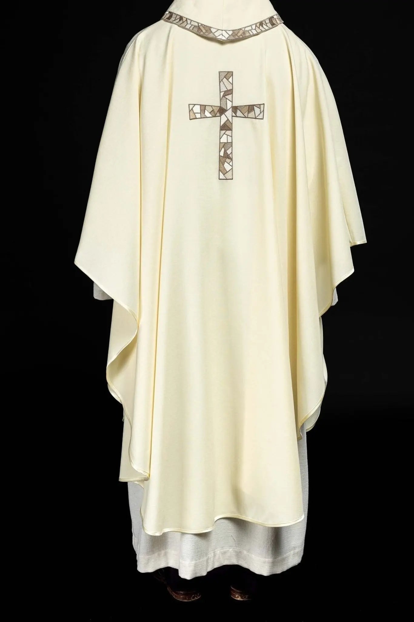Embroidered cross ecru chasuble
