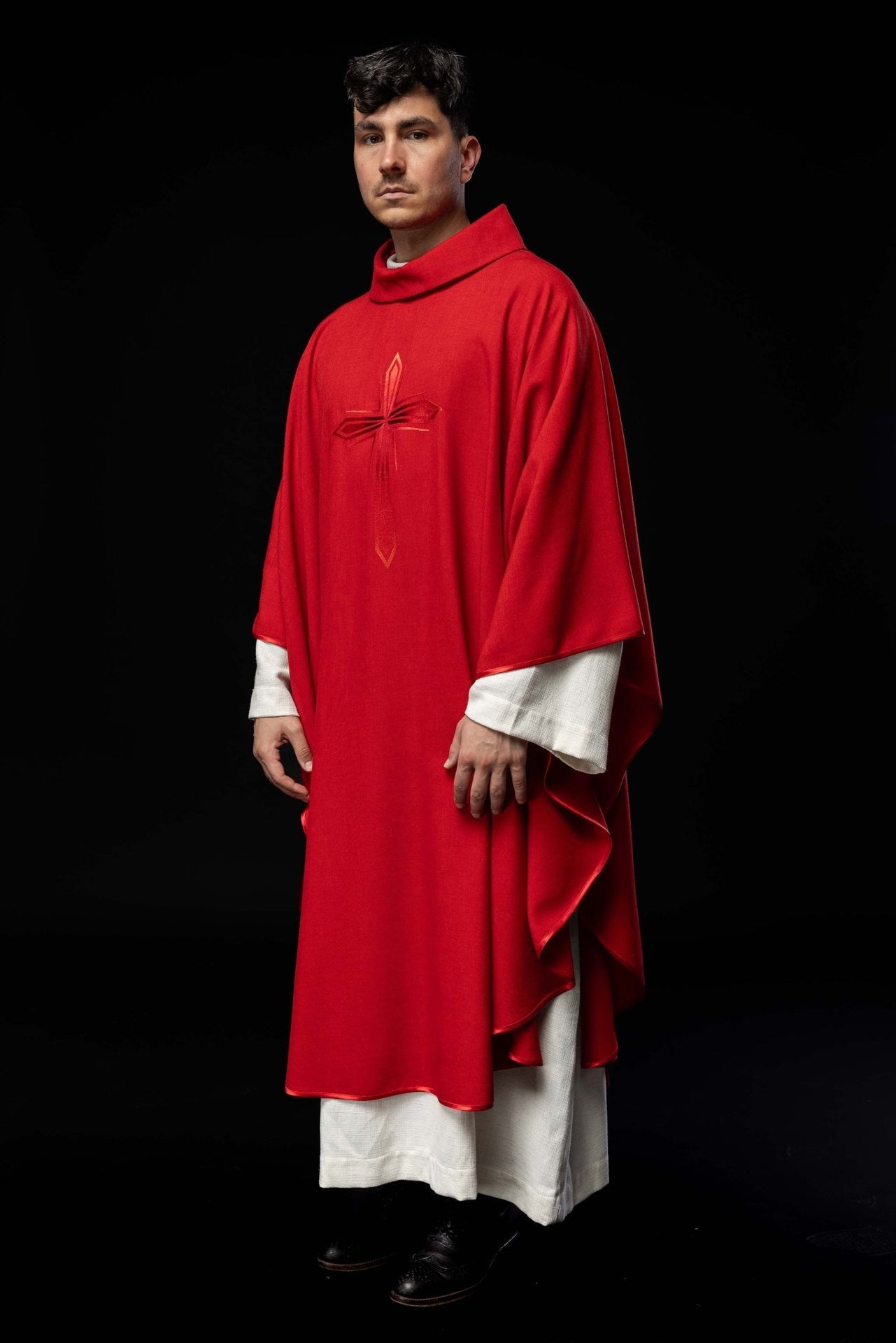 Ornat haftowany w kolorze czerwonym