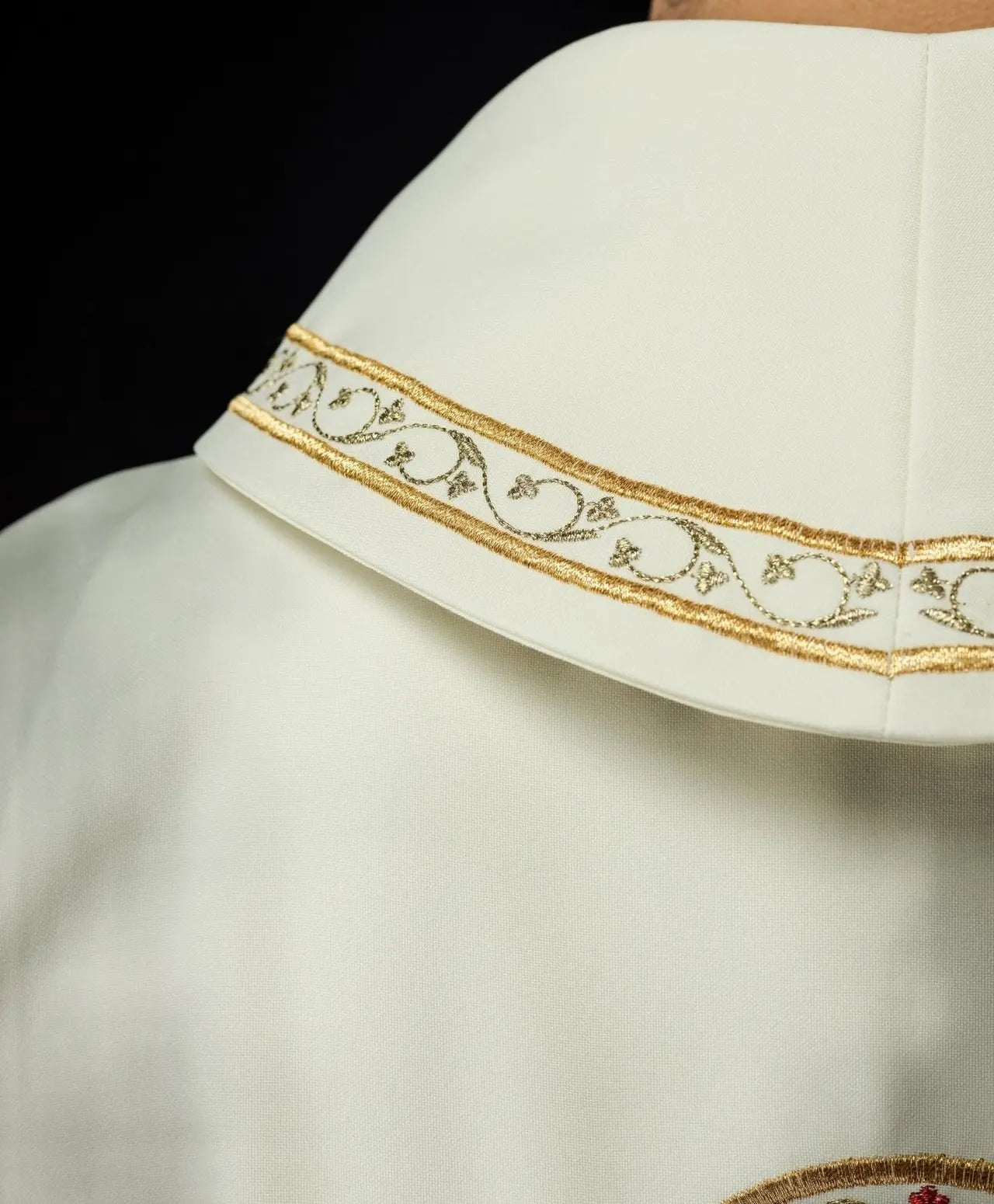 Embroidered chasuble with the motif of the Heart of Jesus