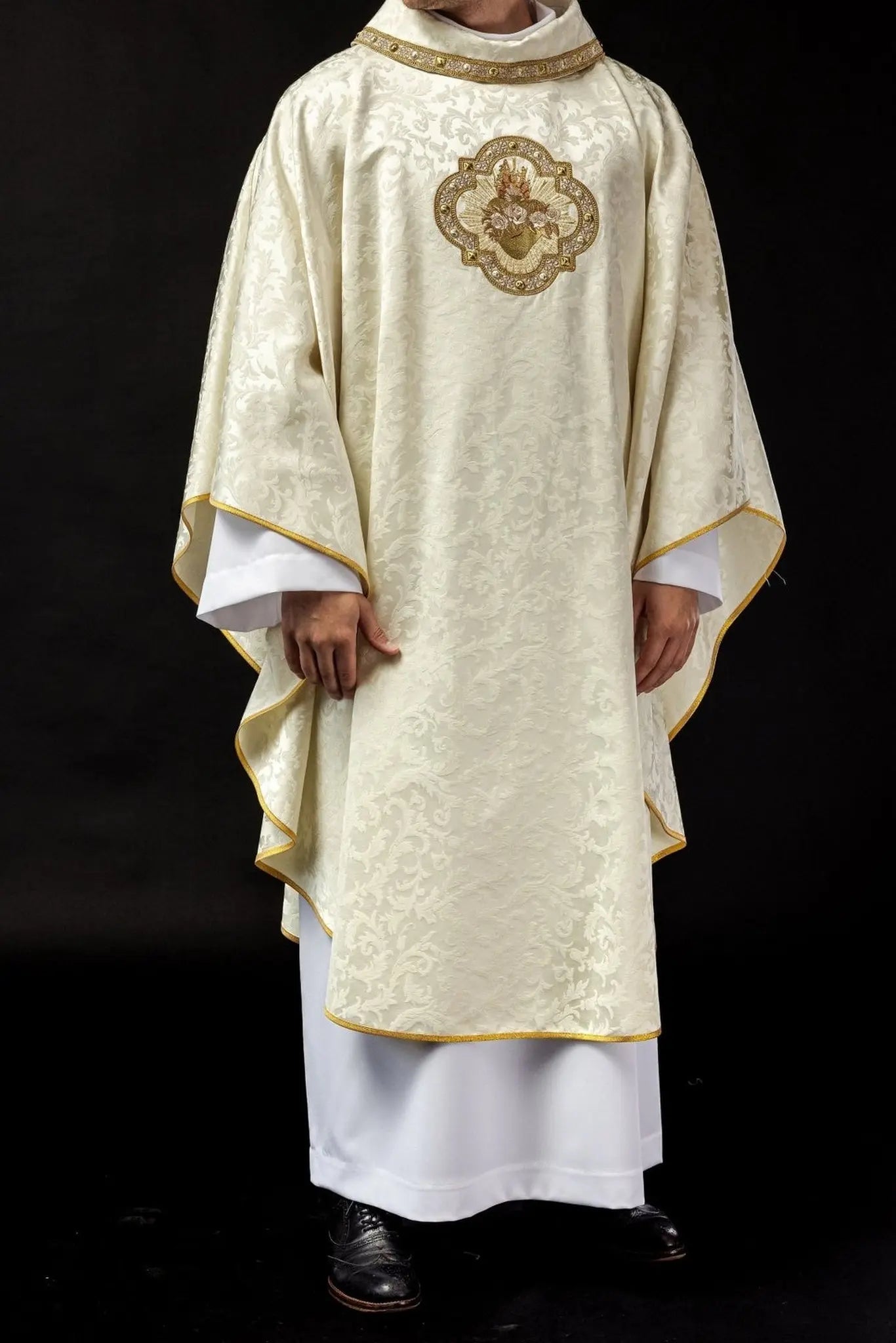 Embroidered Chasuble with the Heart of Mary Motif on Jacquard Fabric
