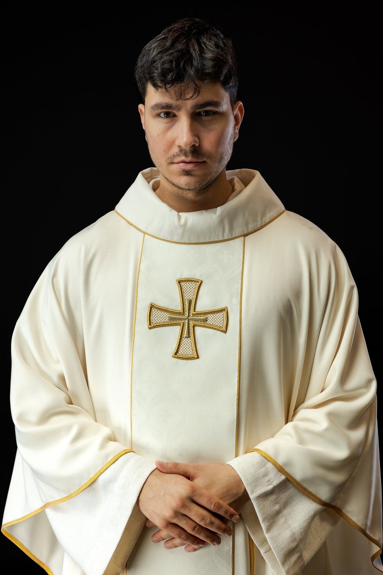 Ornat haftowany z pasem i krzyżem